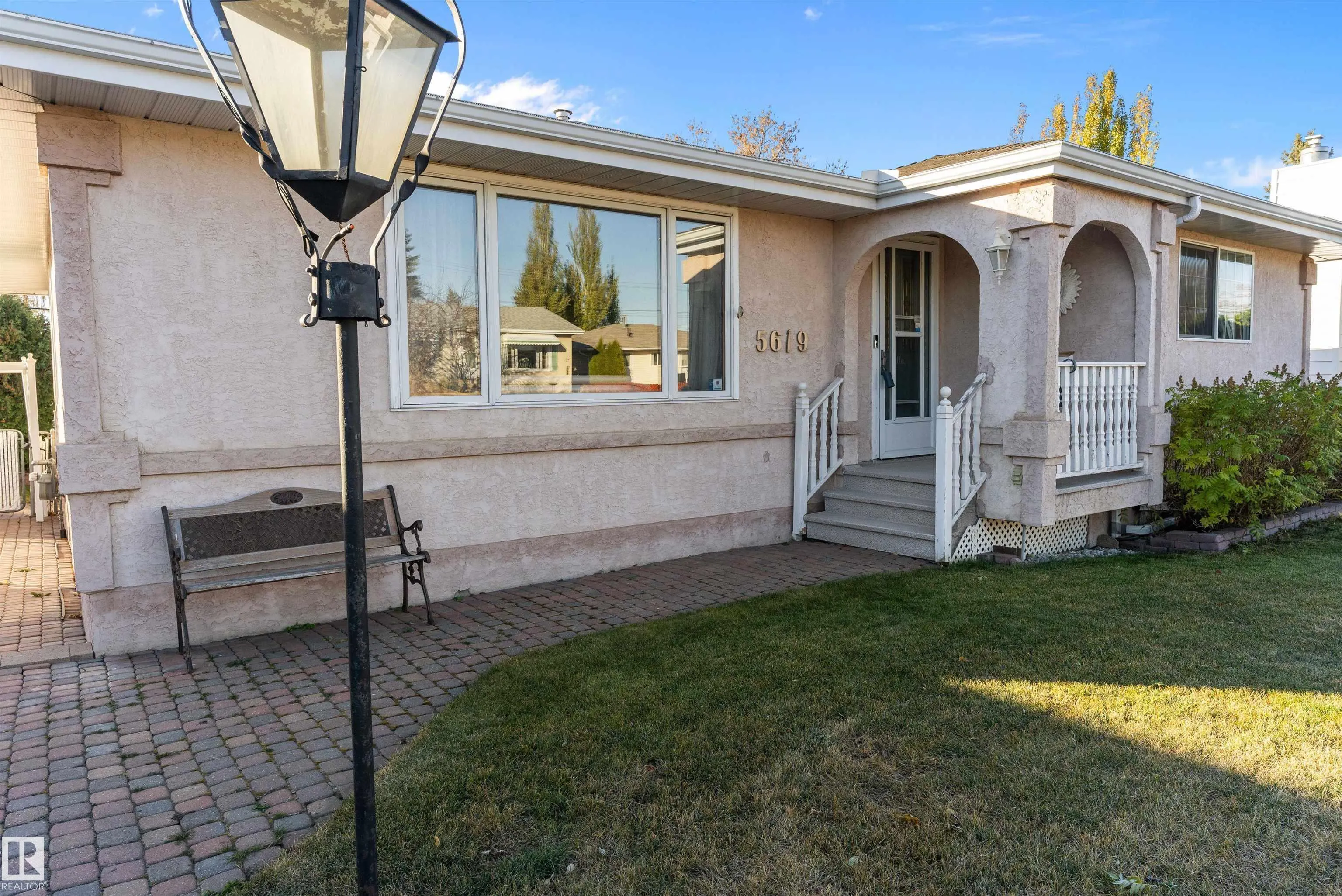 5619 140A Avenue