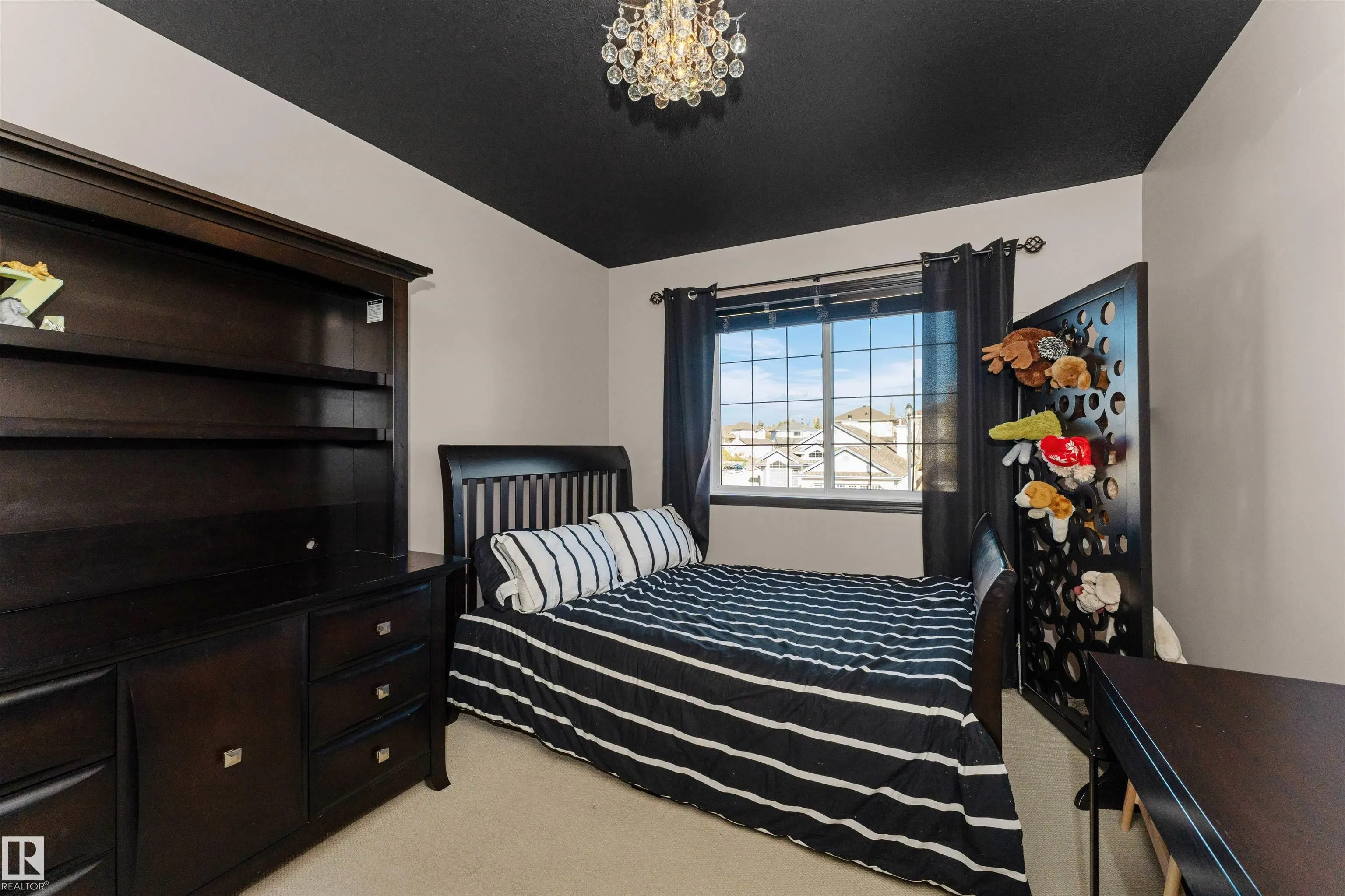 1017 LEGER Boulevard