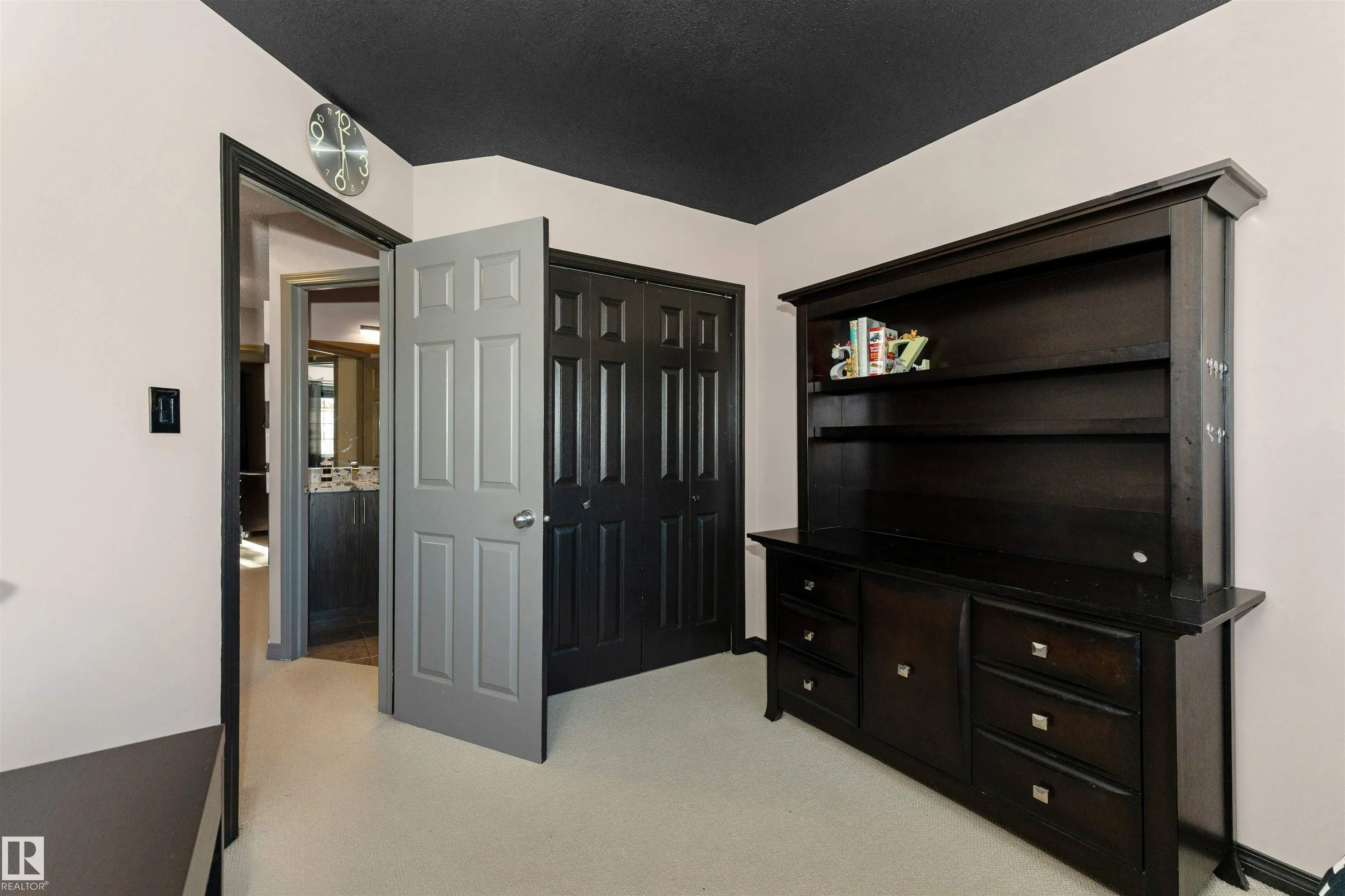 1017 LEGER Boulevard