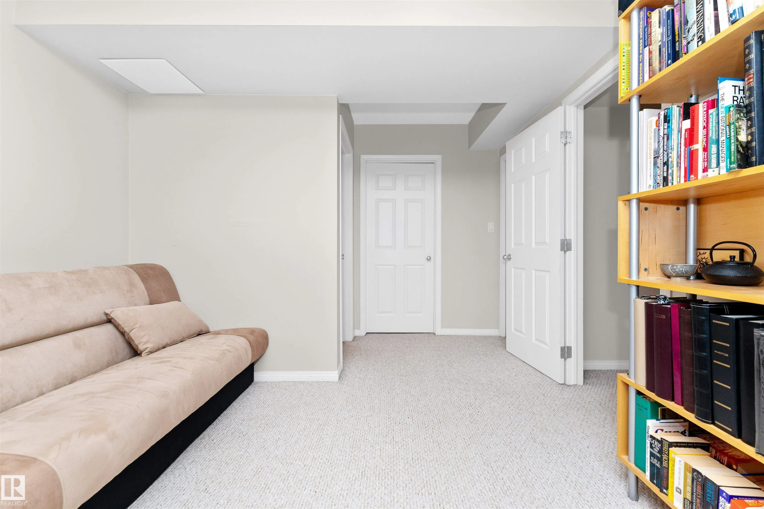 1017 LEGER Boulevard