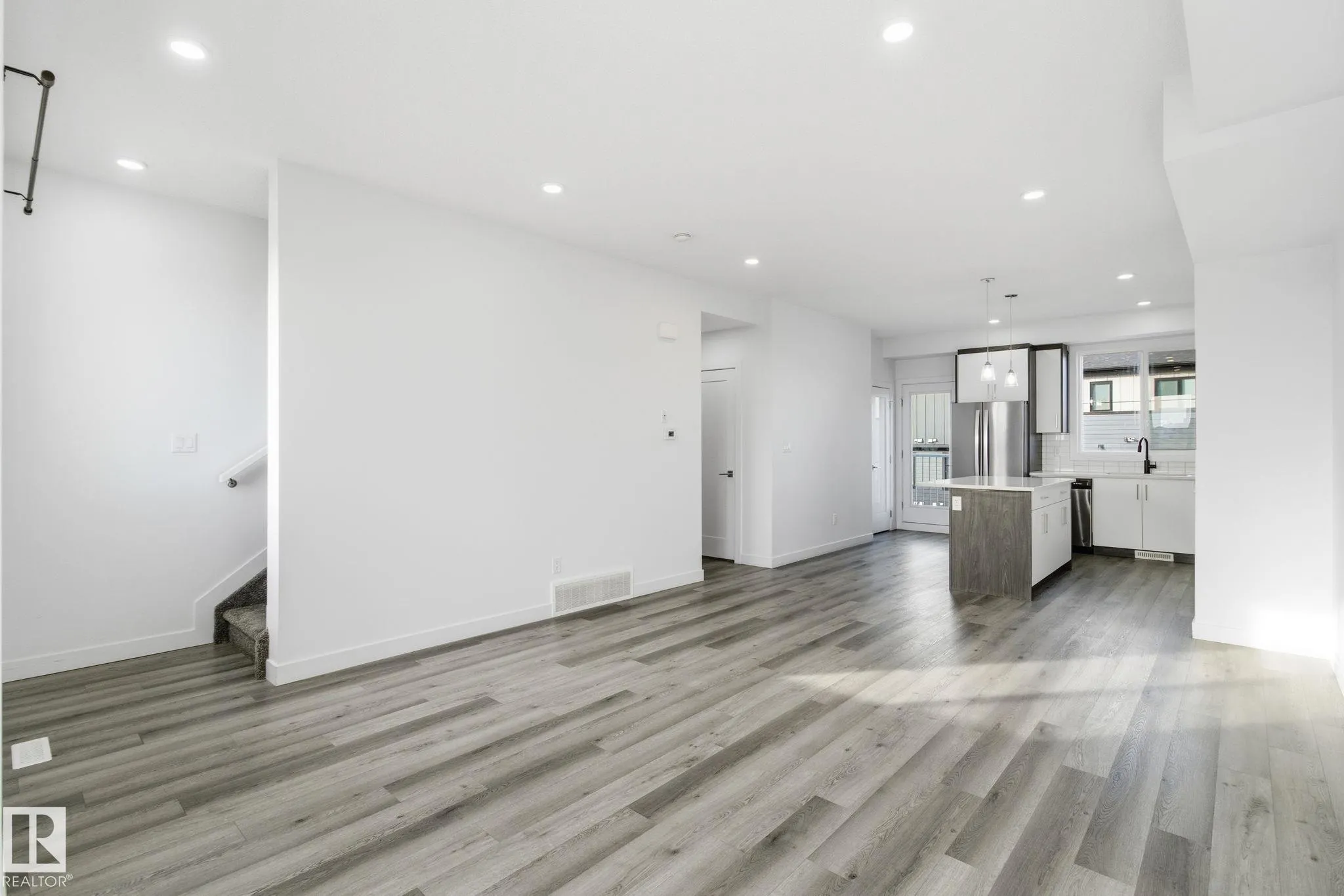 97 AV SECORD