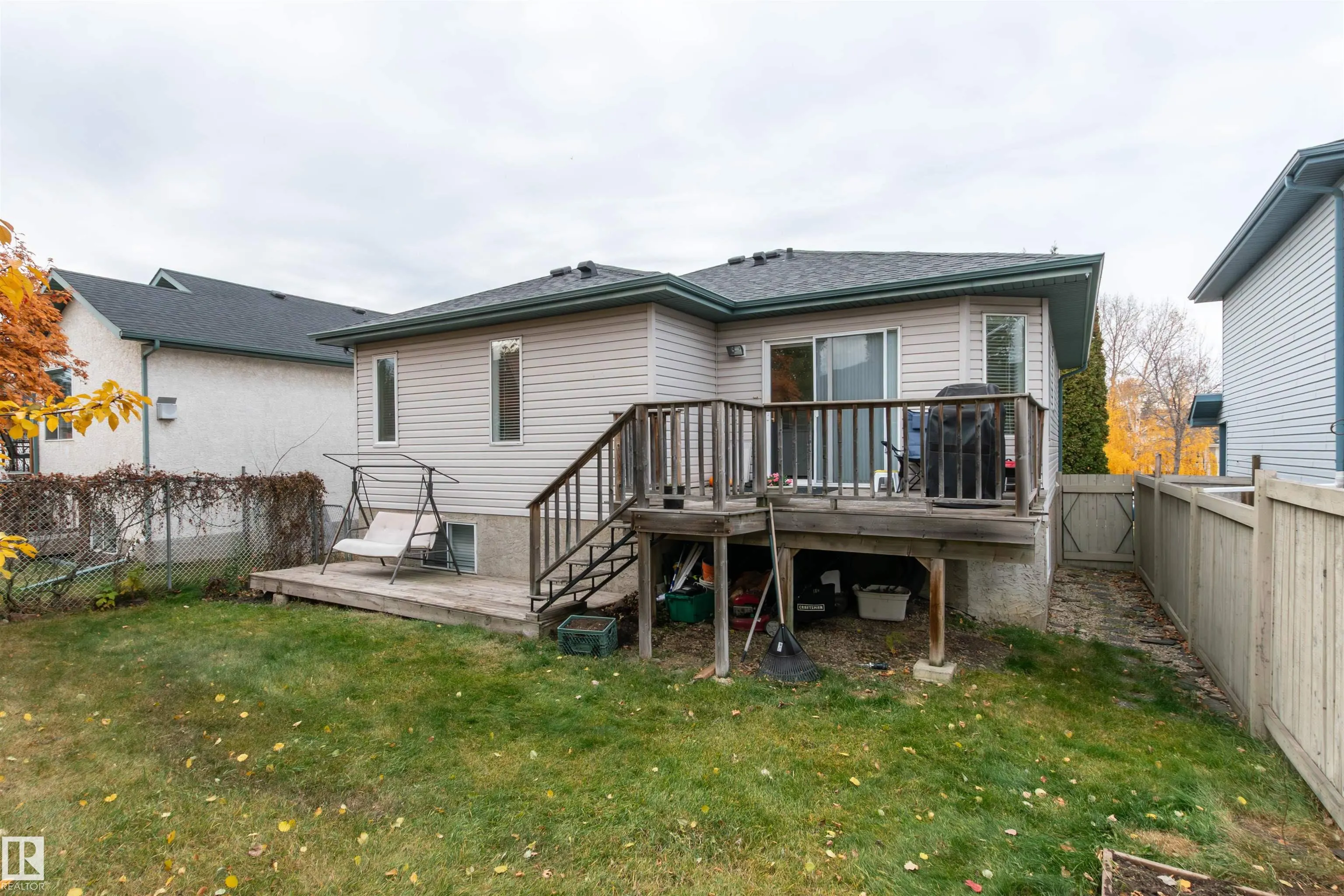 208 Rainbow Crescent