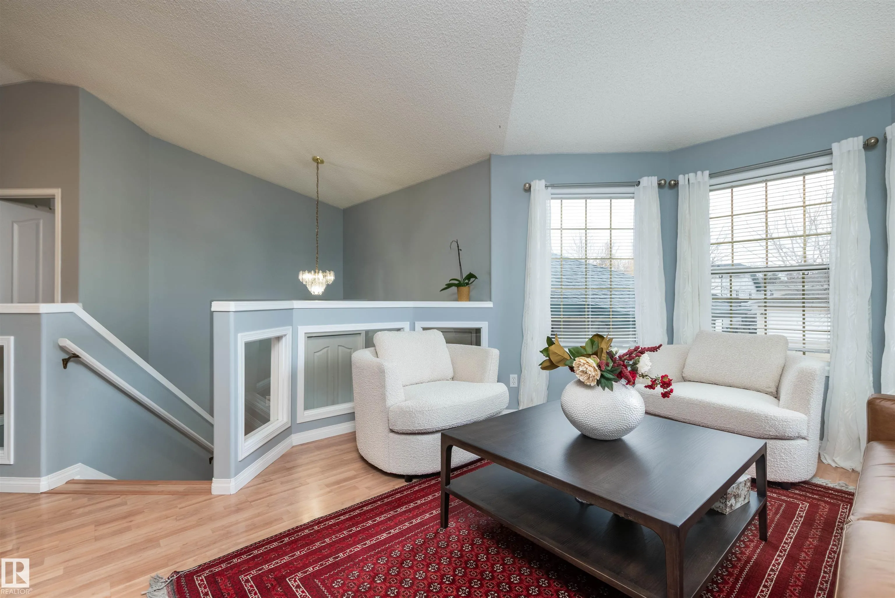 208 Rainbow Crescent