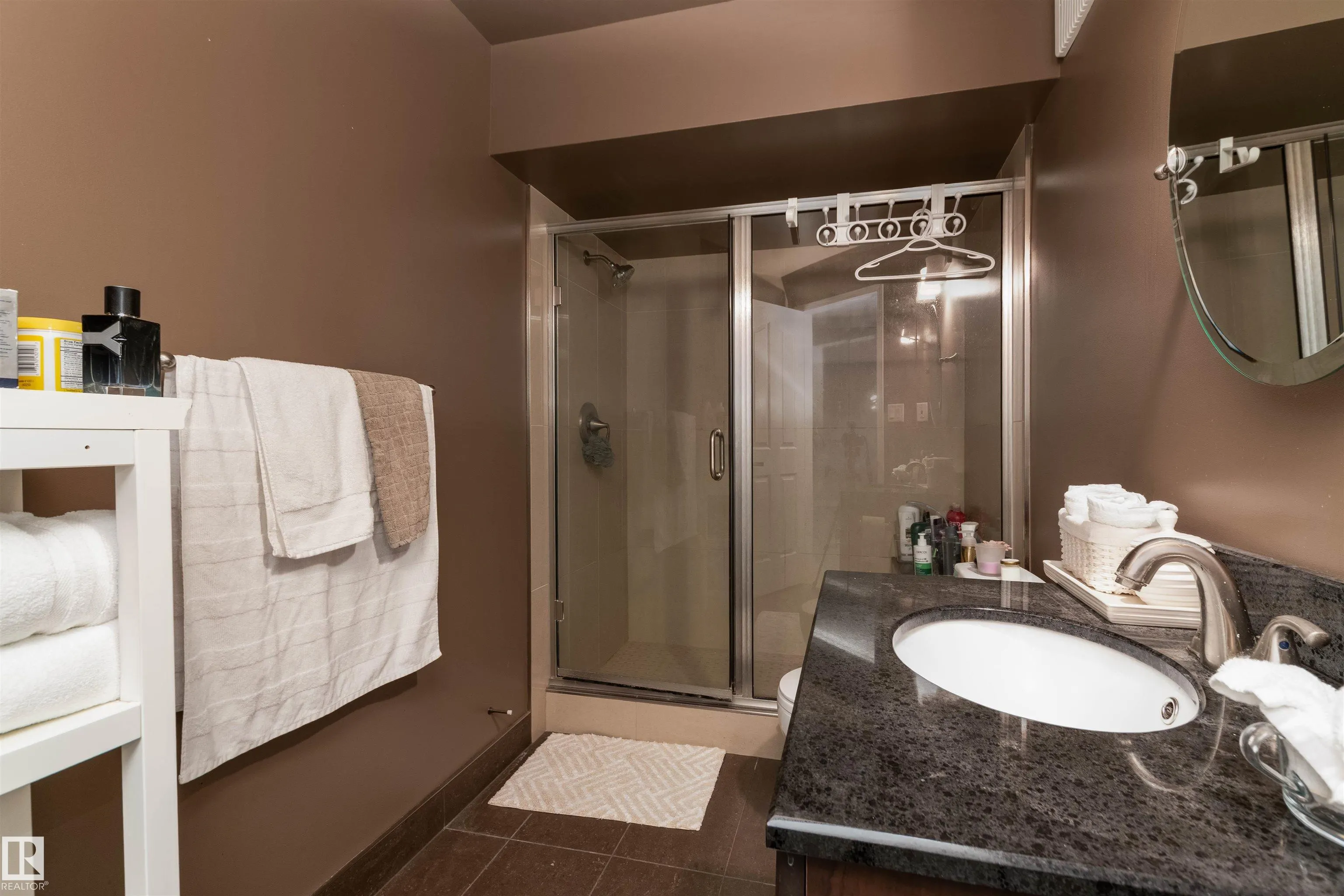 208 Rainbow Crescent