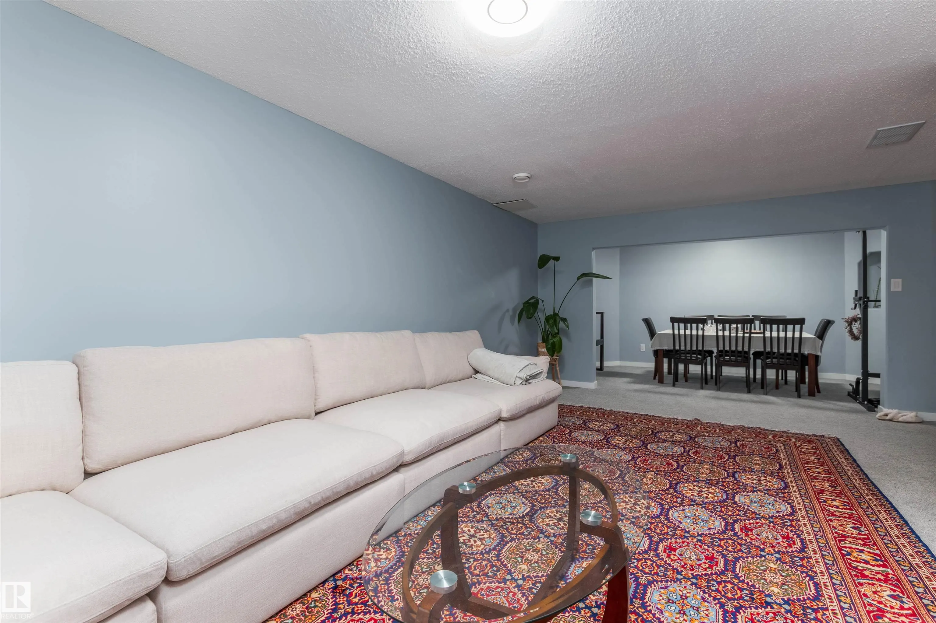 208 Rainbow Crescent