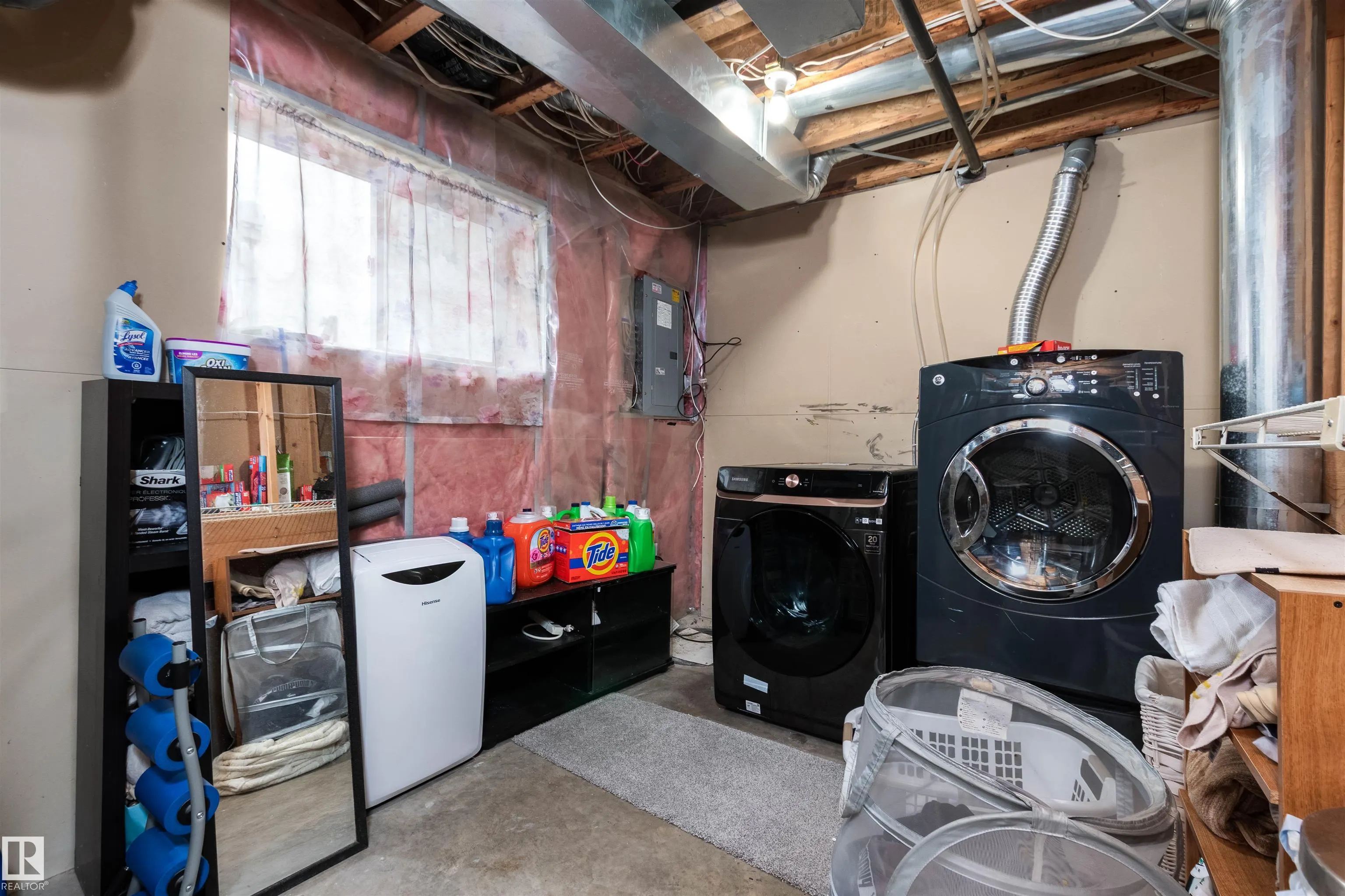 208 Rainbow Crescent