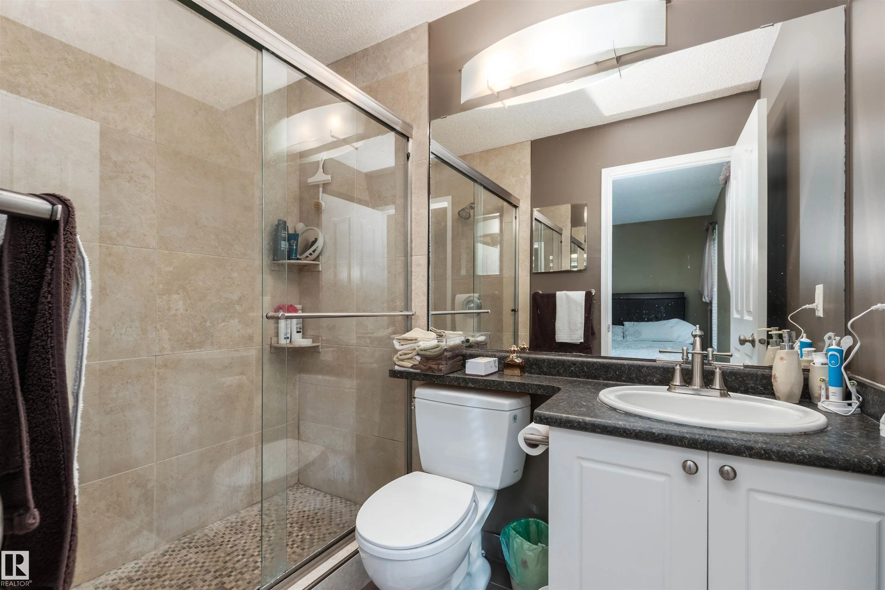 208 Rainbow Crescent