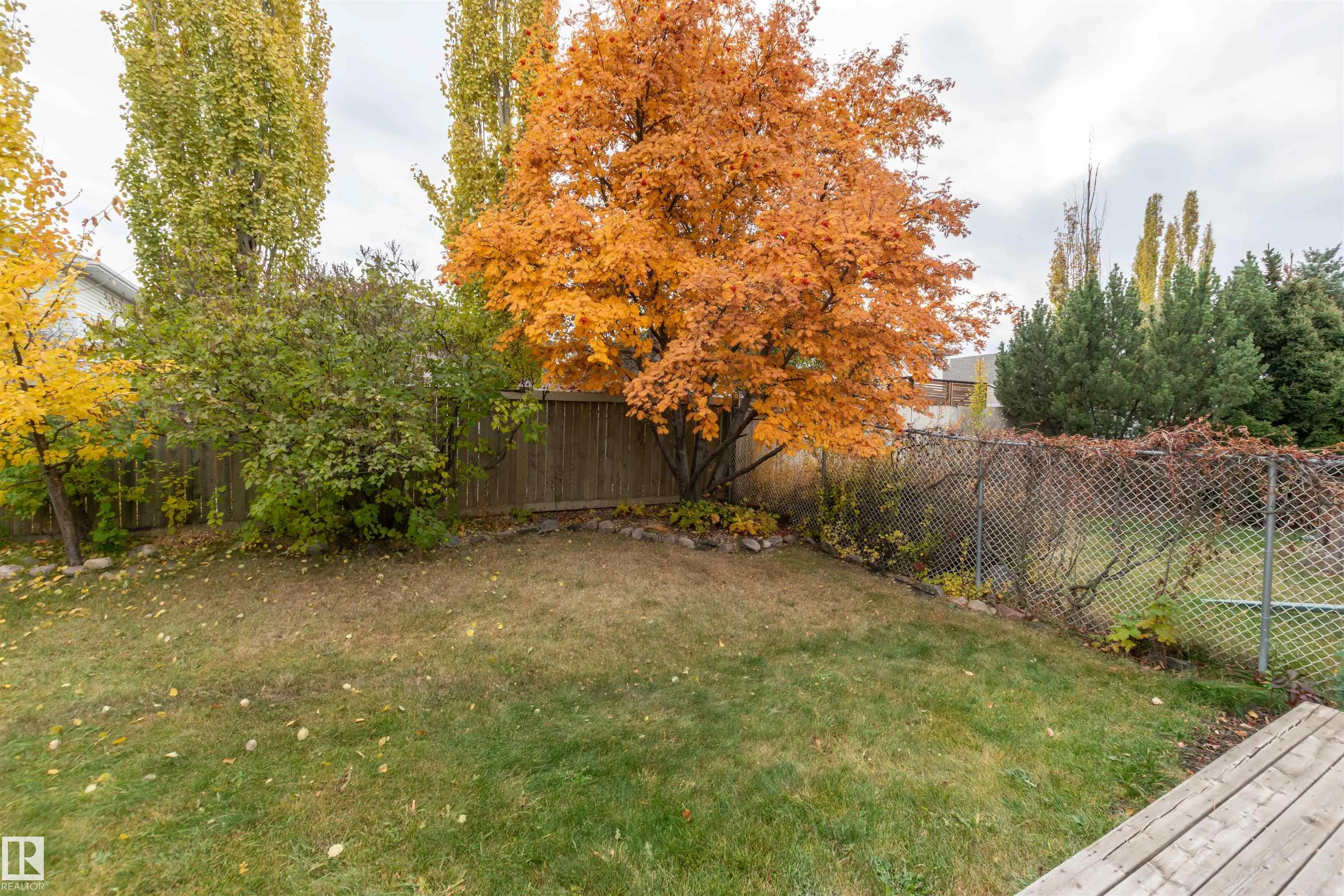 208 Rainbow Crescent