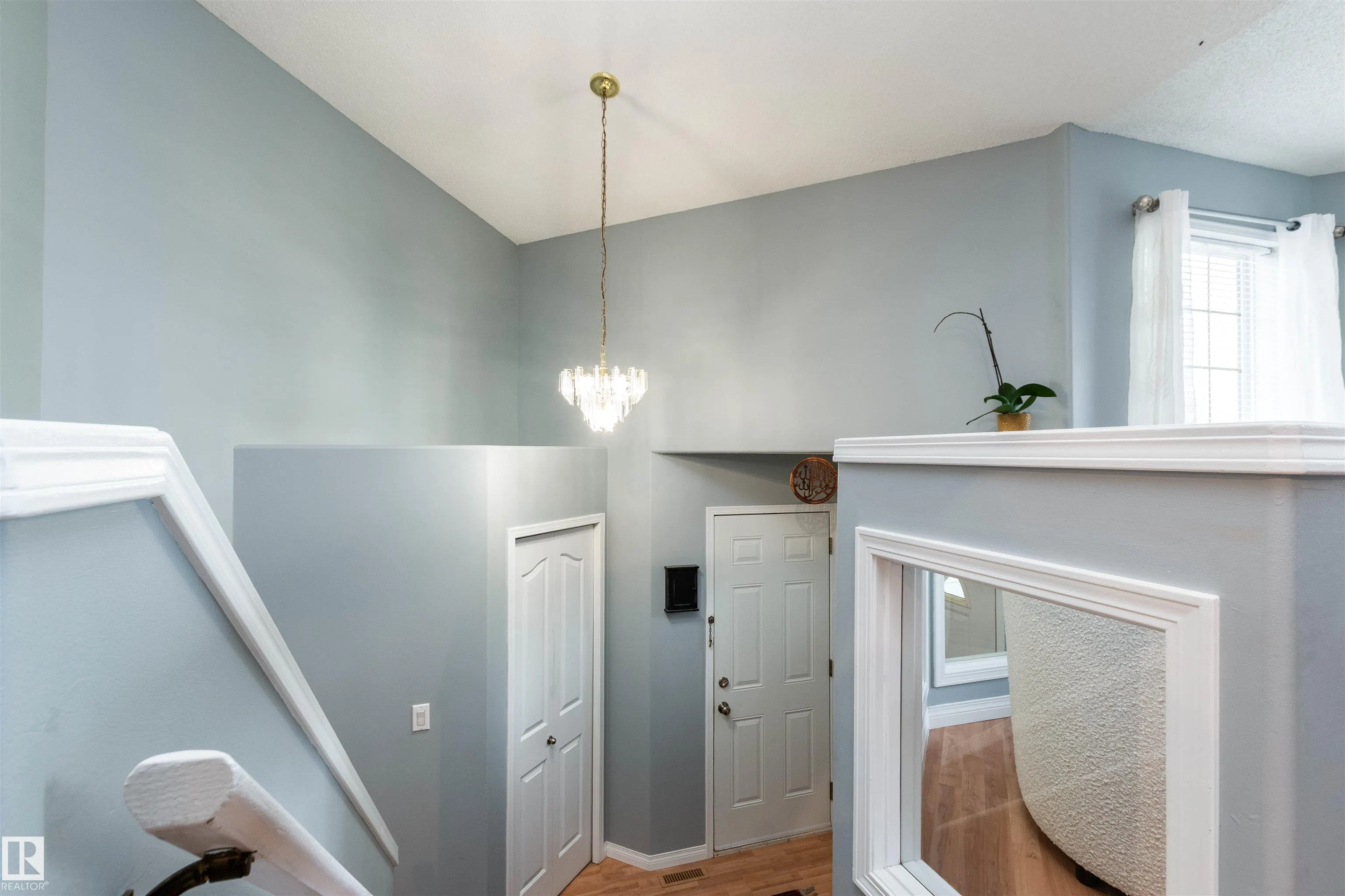 208 Rainbow Crescent