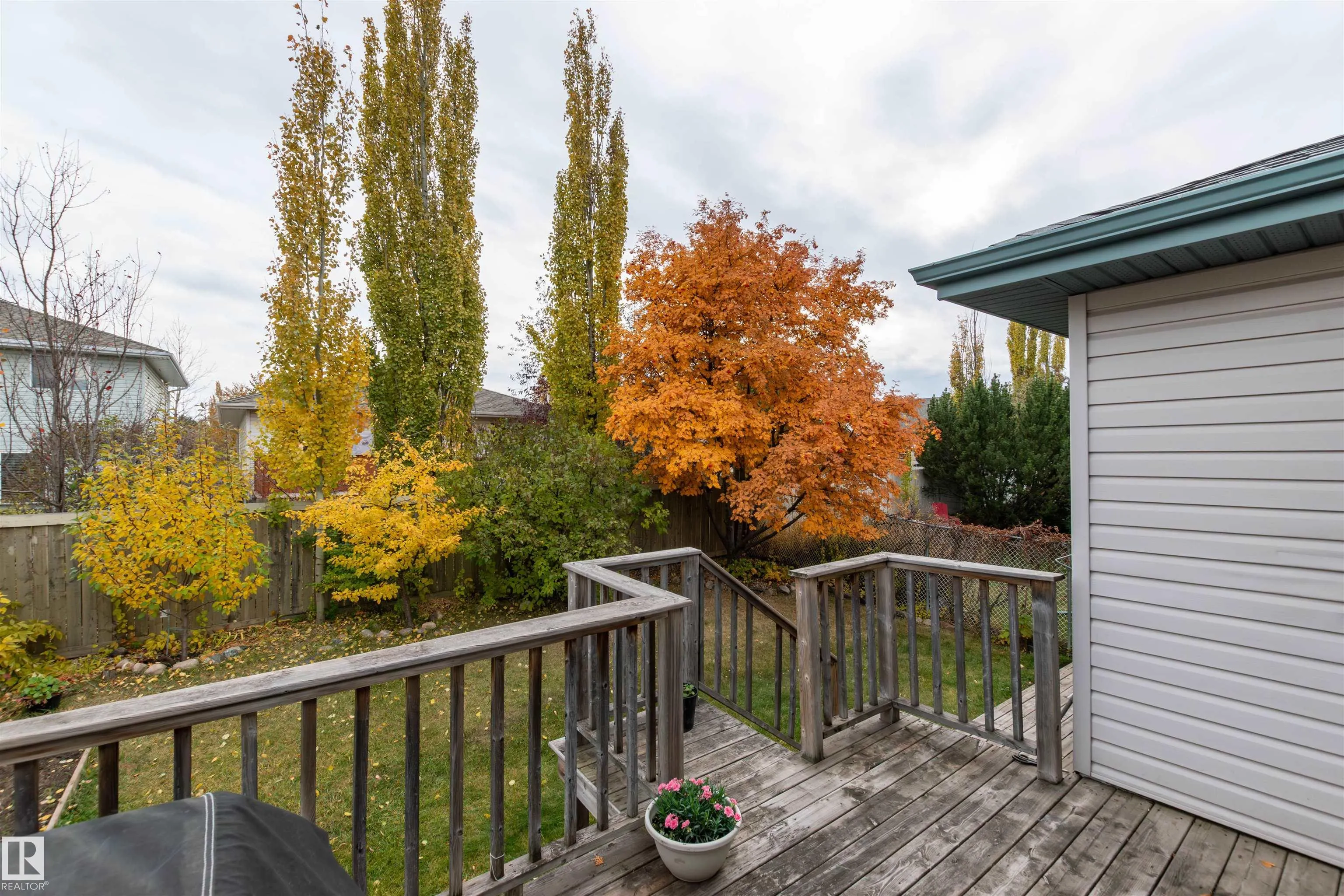 208 Rainbow Crescent