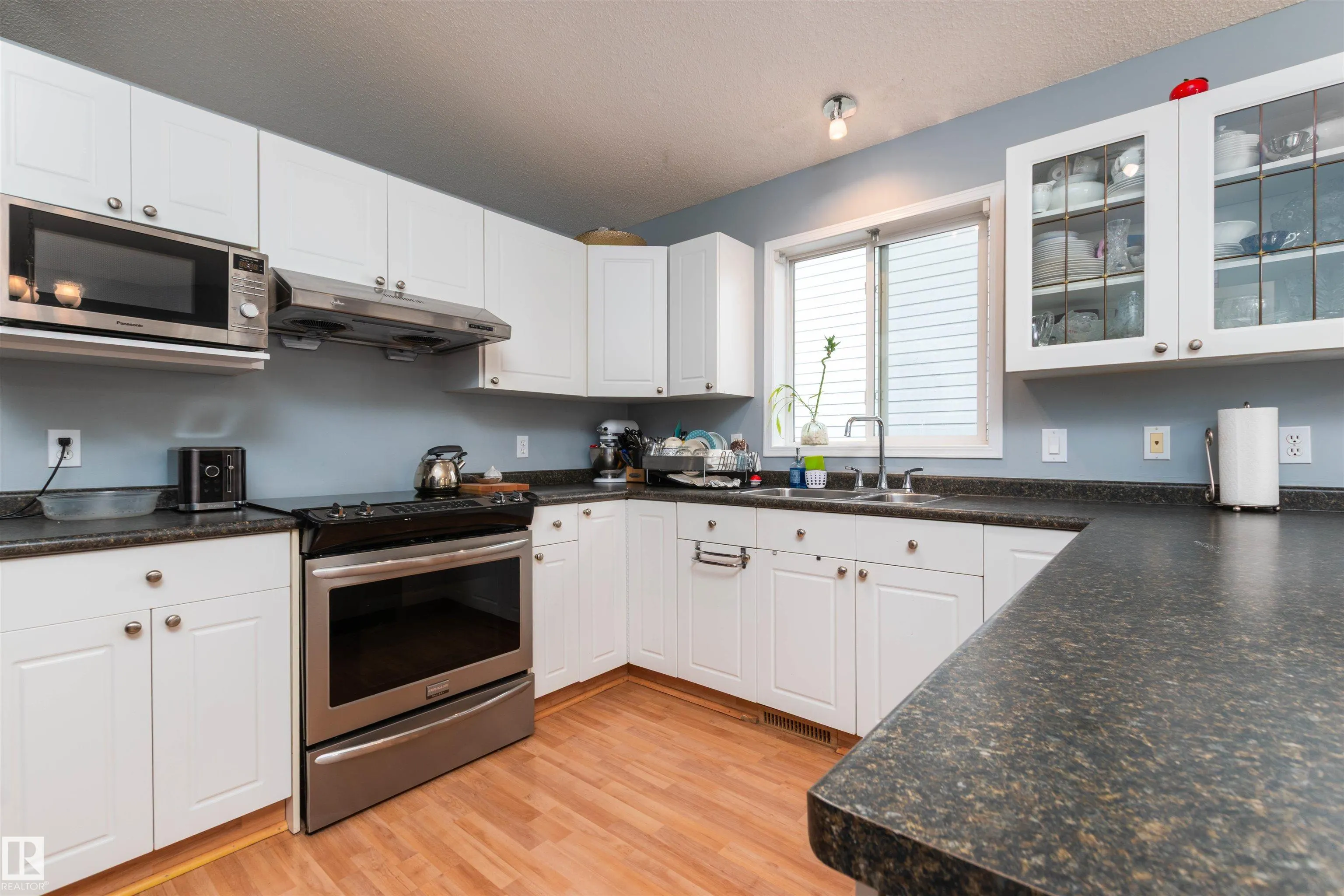 208 Rainbow Crescent