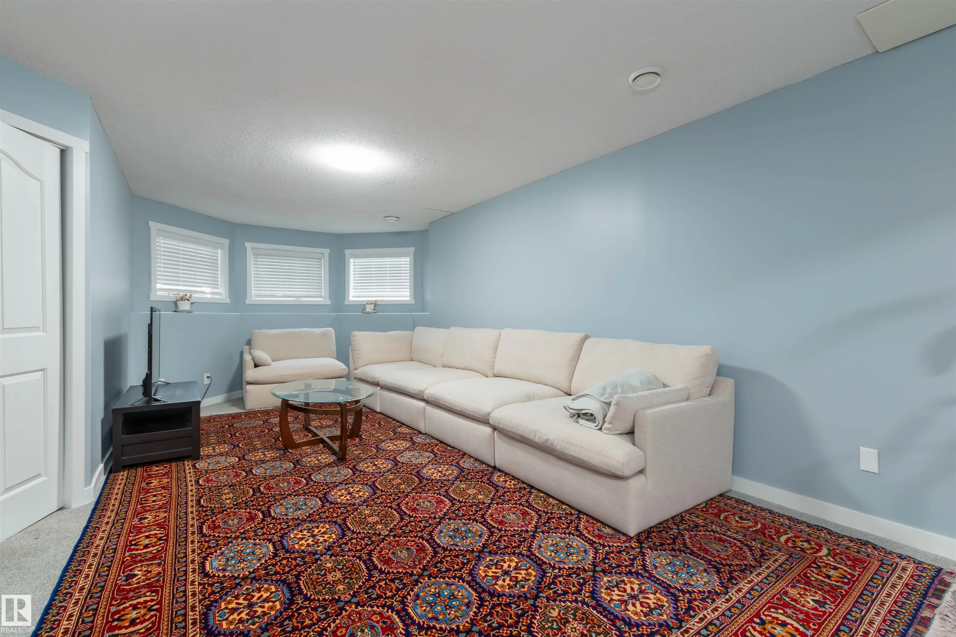 208 Rainbow Crescent