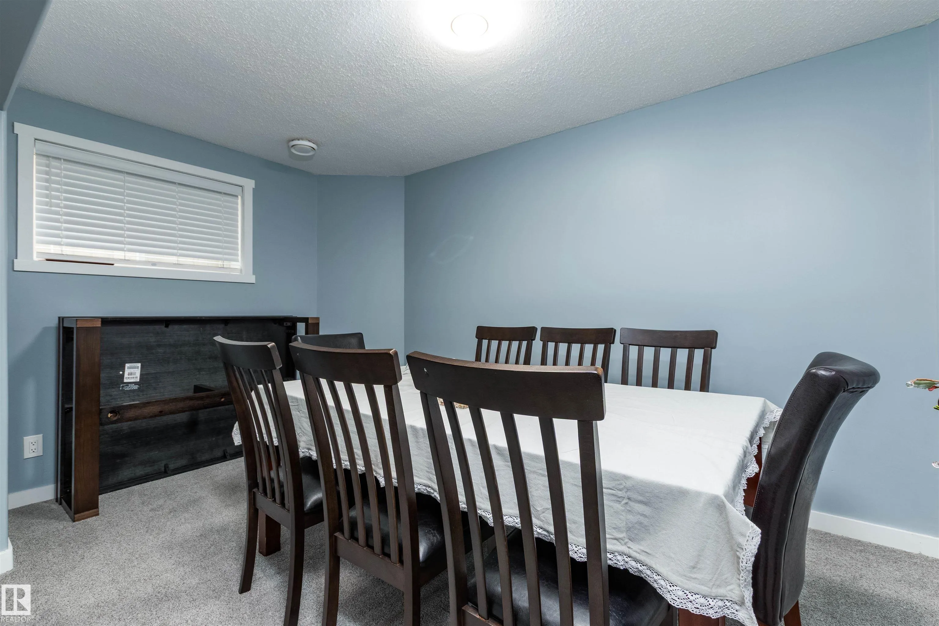 208 Rainbow Crescent