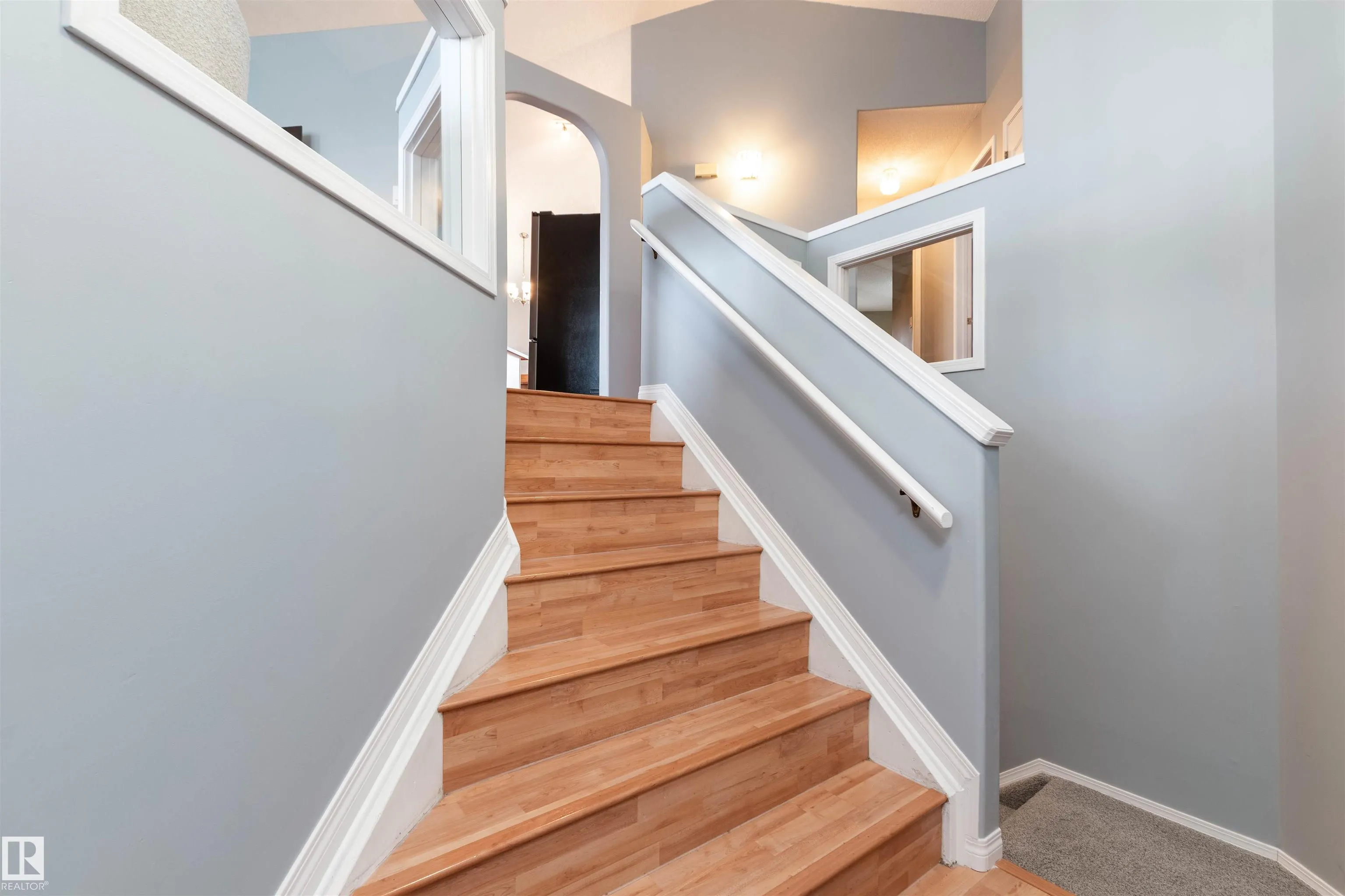 208 Rainbow Crescent