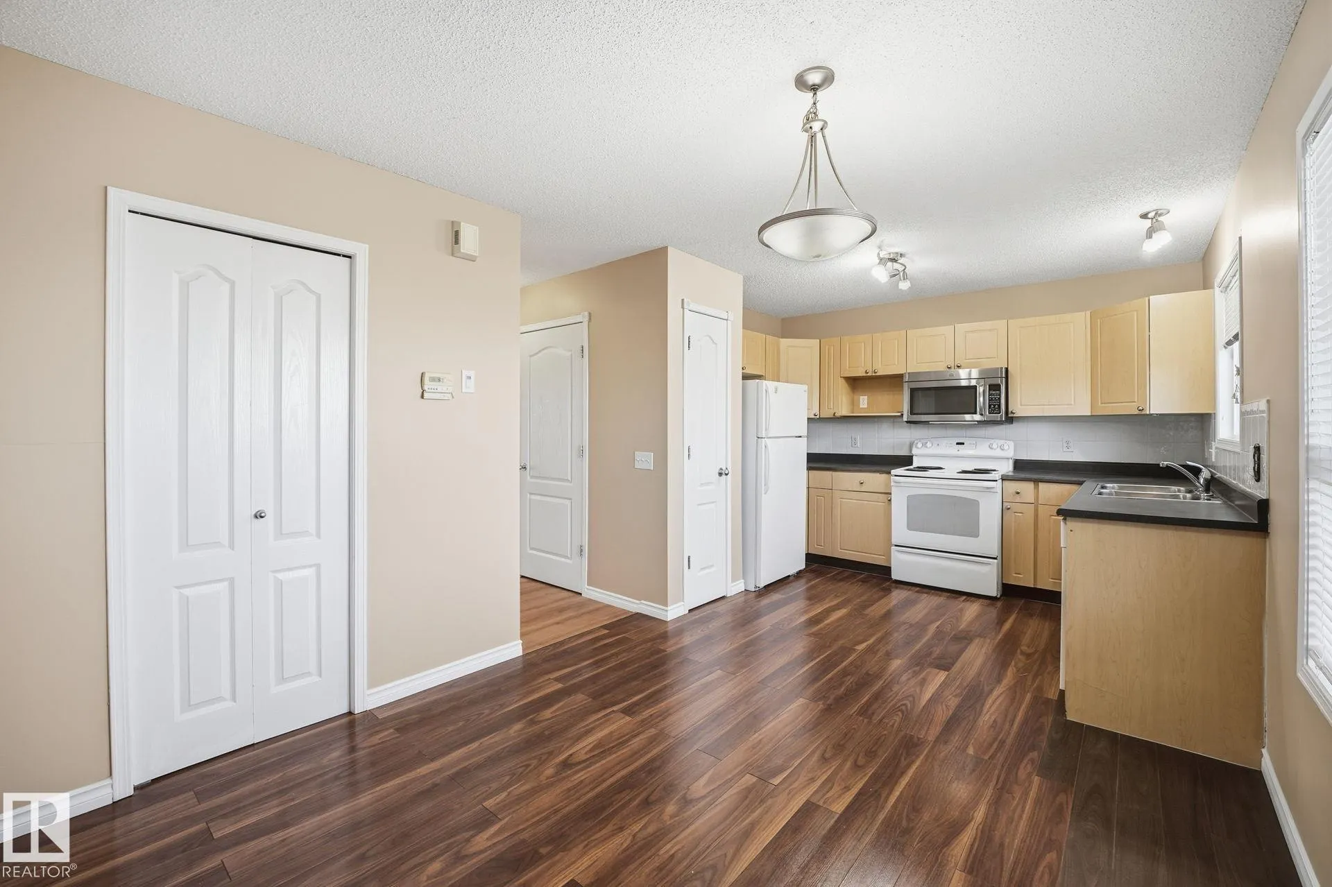 40 BIRCHGLEN Crescent