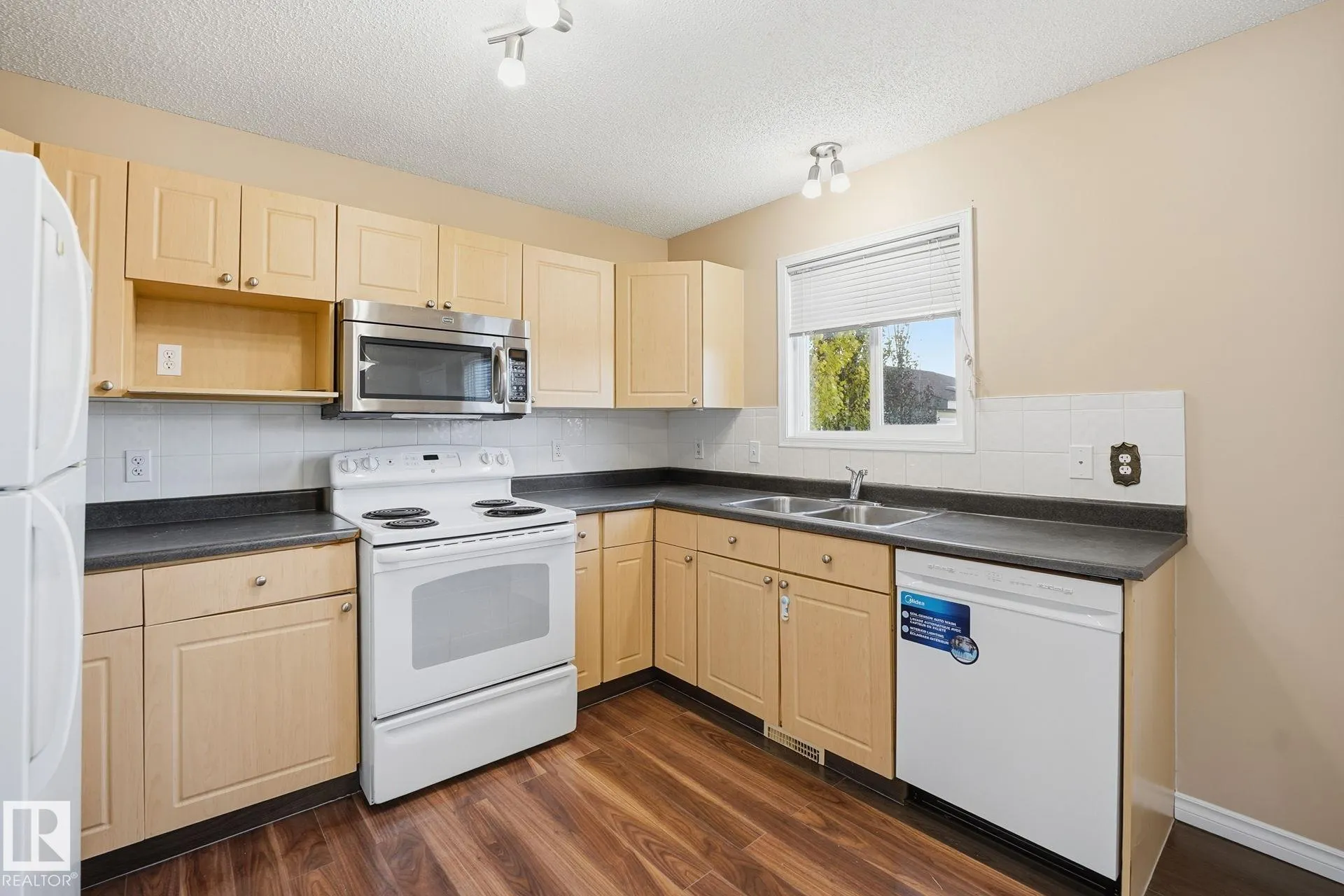 40 BIRCHGLEN Crescent