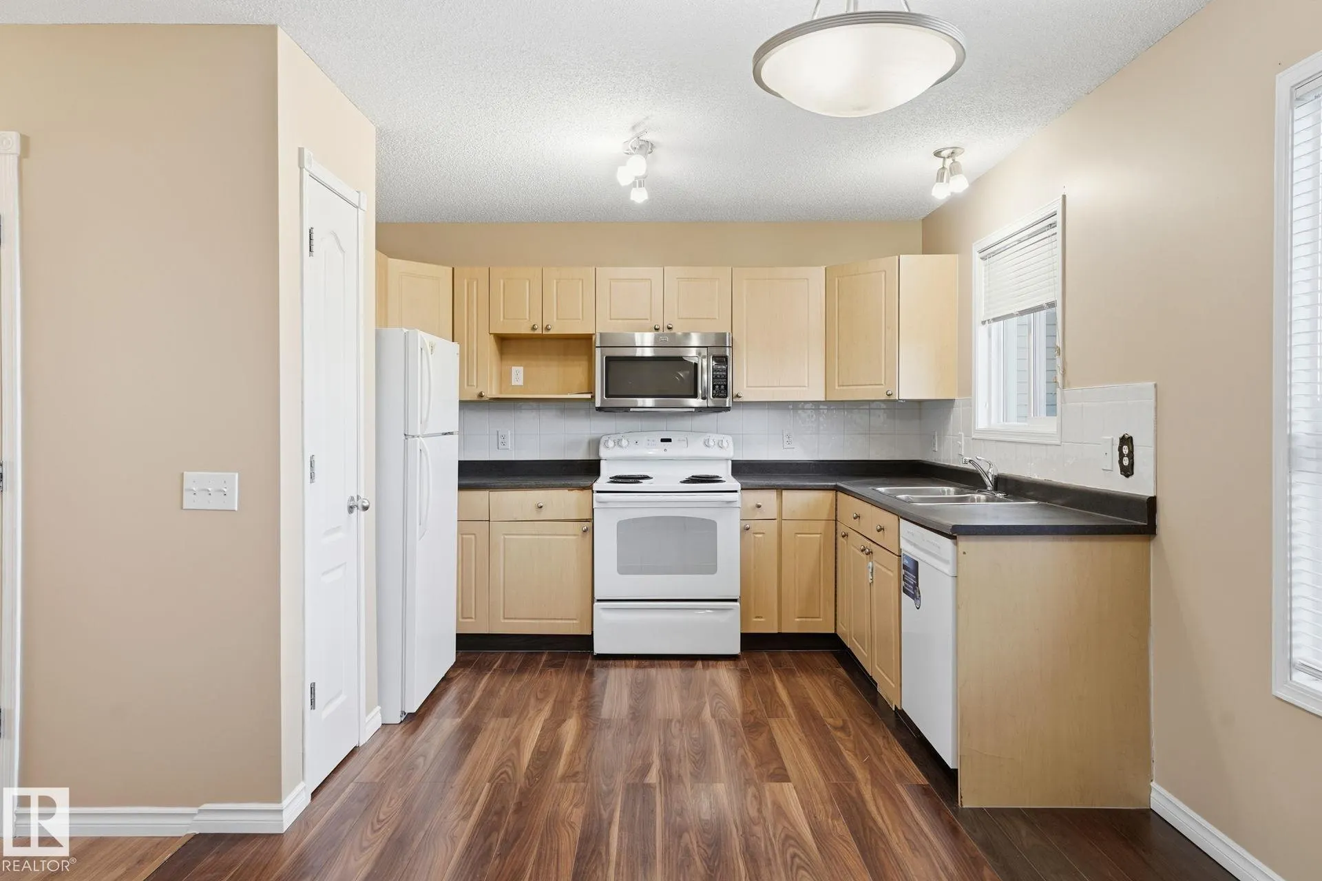 40 BIRCHGLEN Crescent