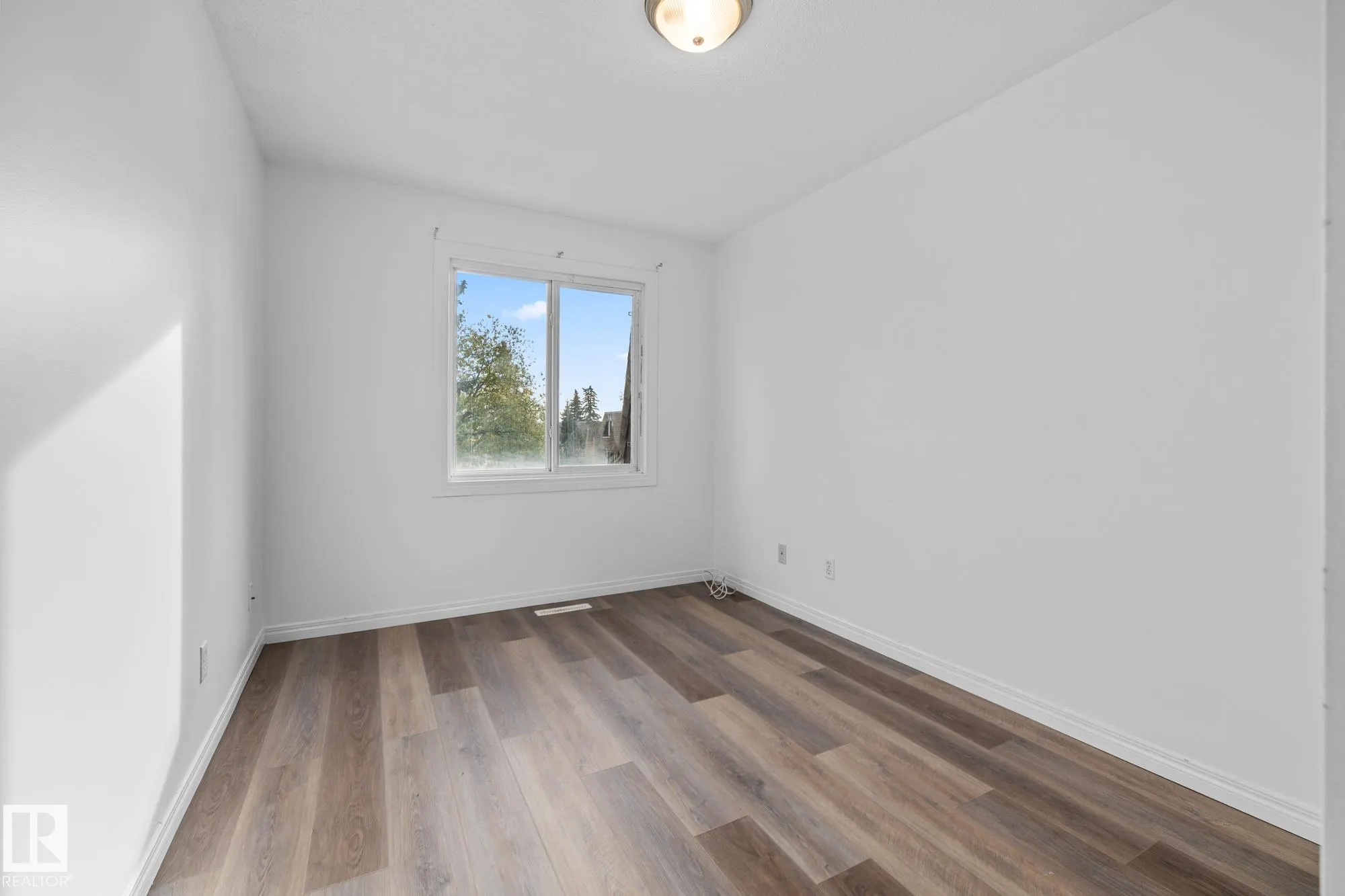 137 LONDONDERRY SQUARE