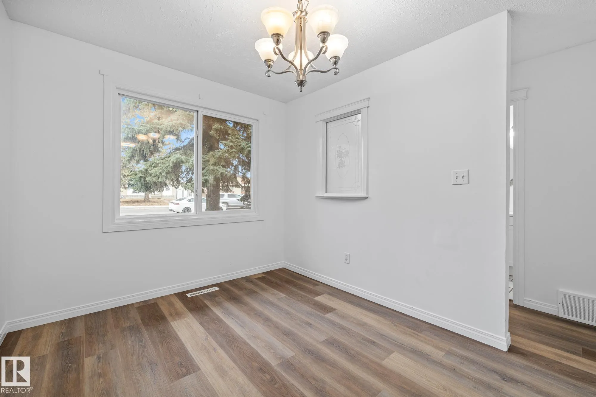 137 LONDONDERRY SQUARE