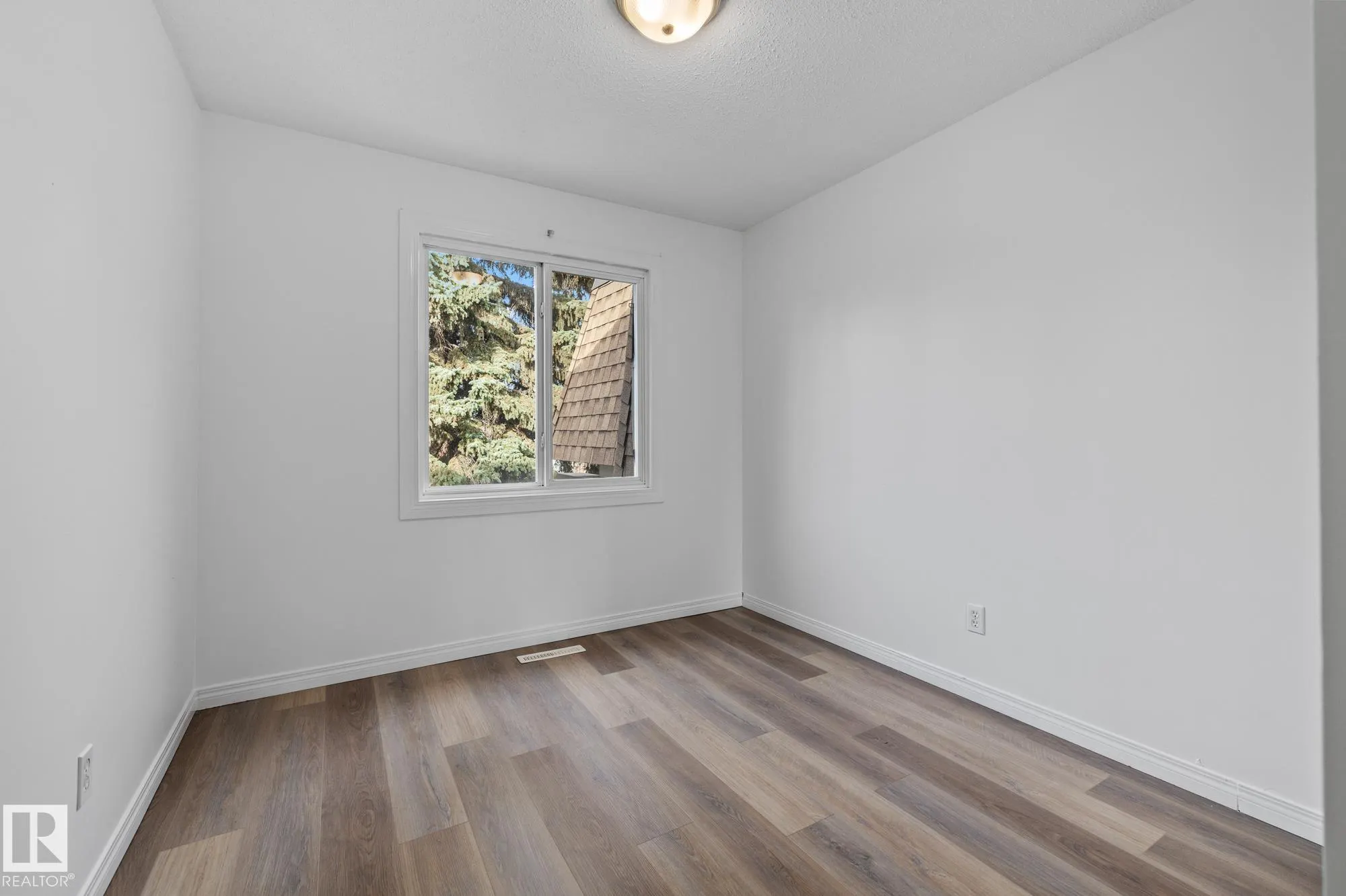 137 LONDONDERRY SQUARE