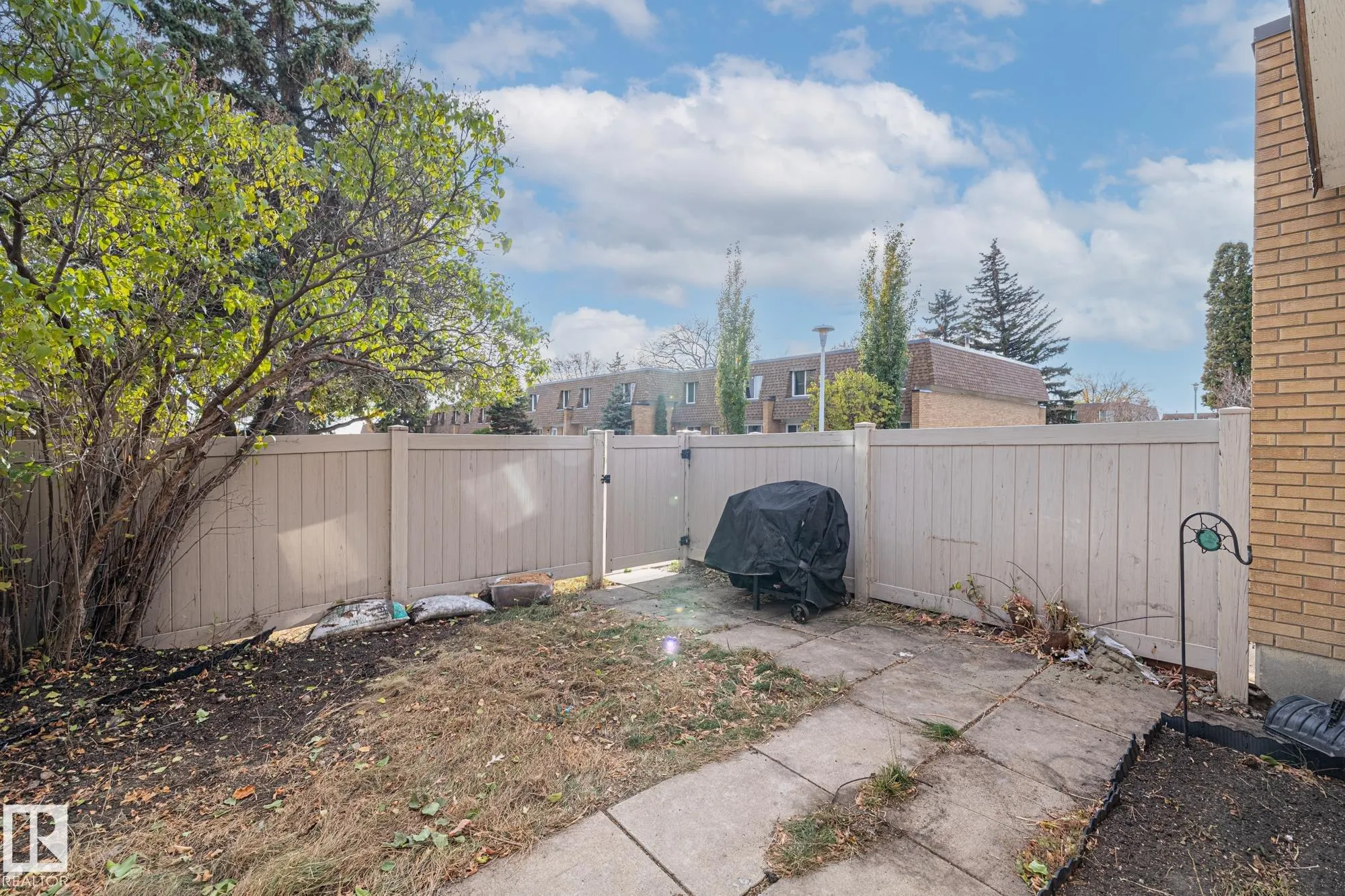 137 LONDONDERRY SQUARE