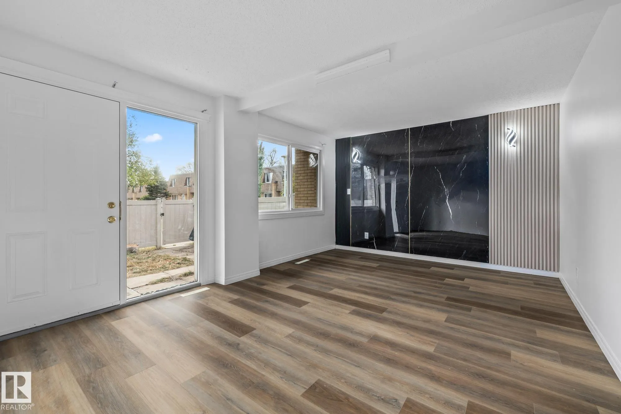 137 LONDONDERRY SQUARE