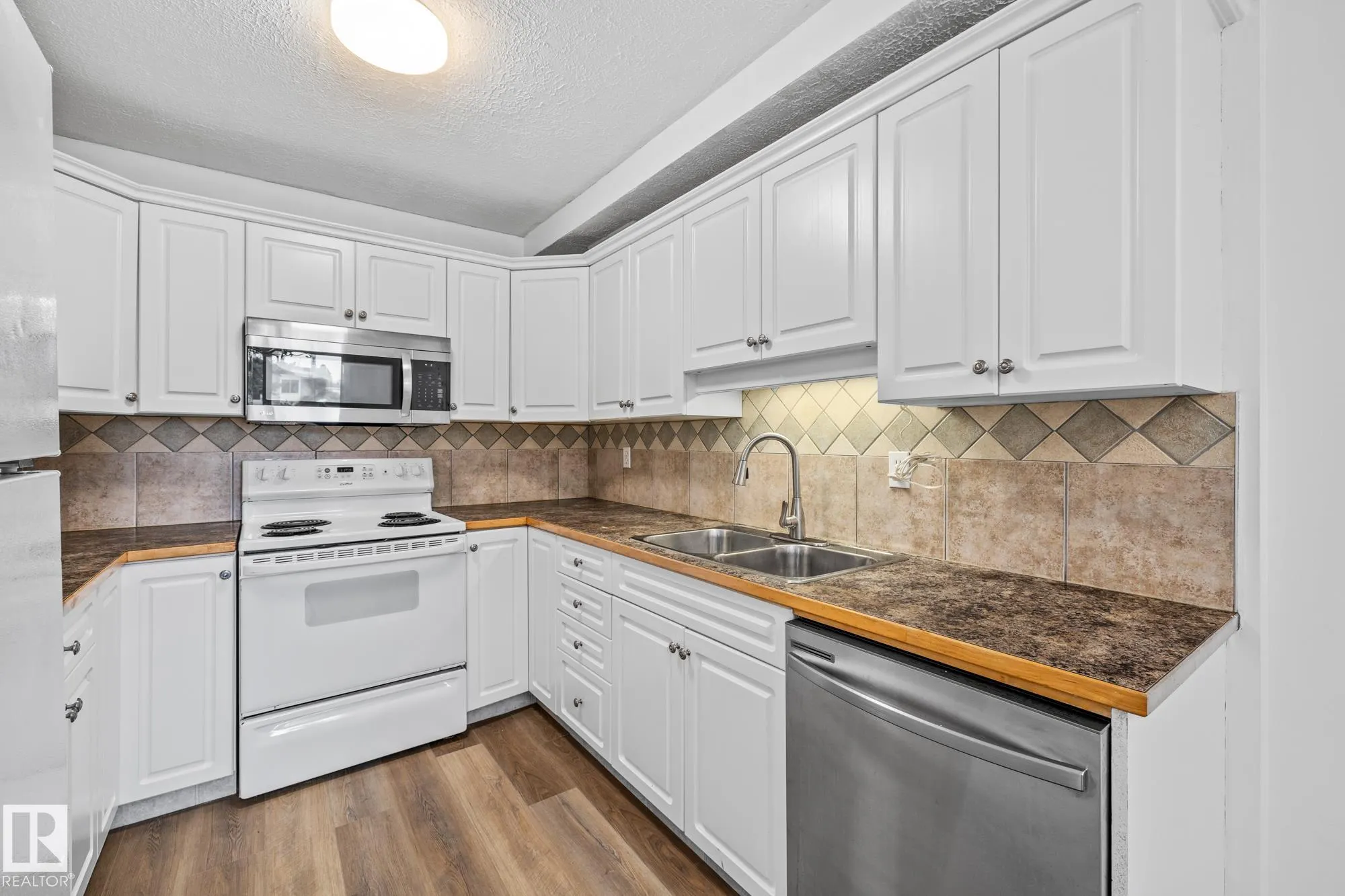 137 LONDONDERRY SQUARE