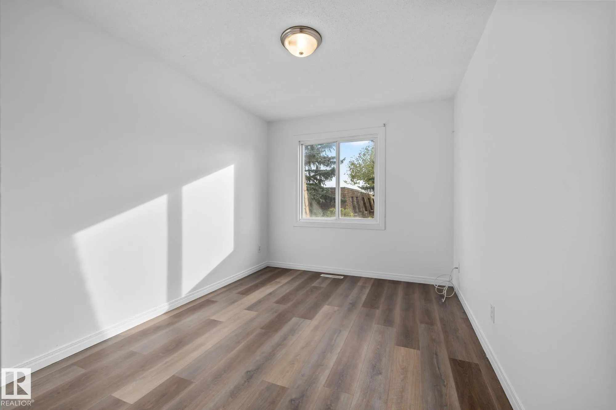 137 LONDONDERRY SQUARE