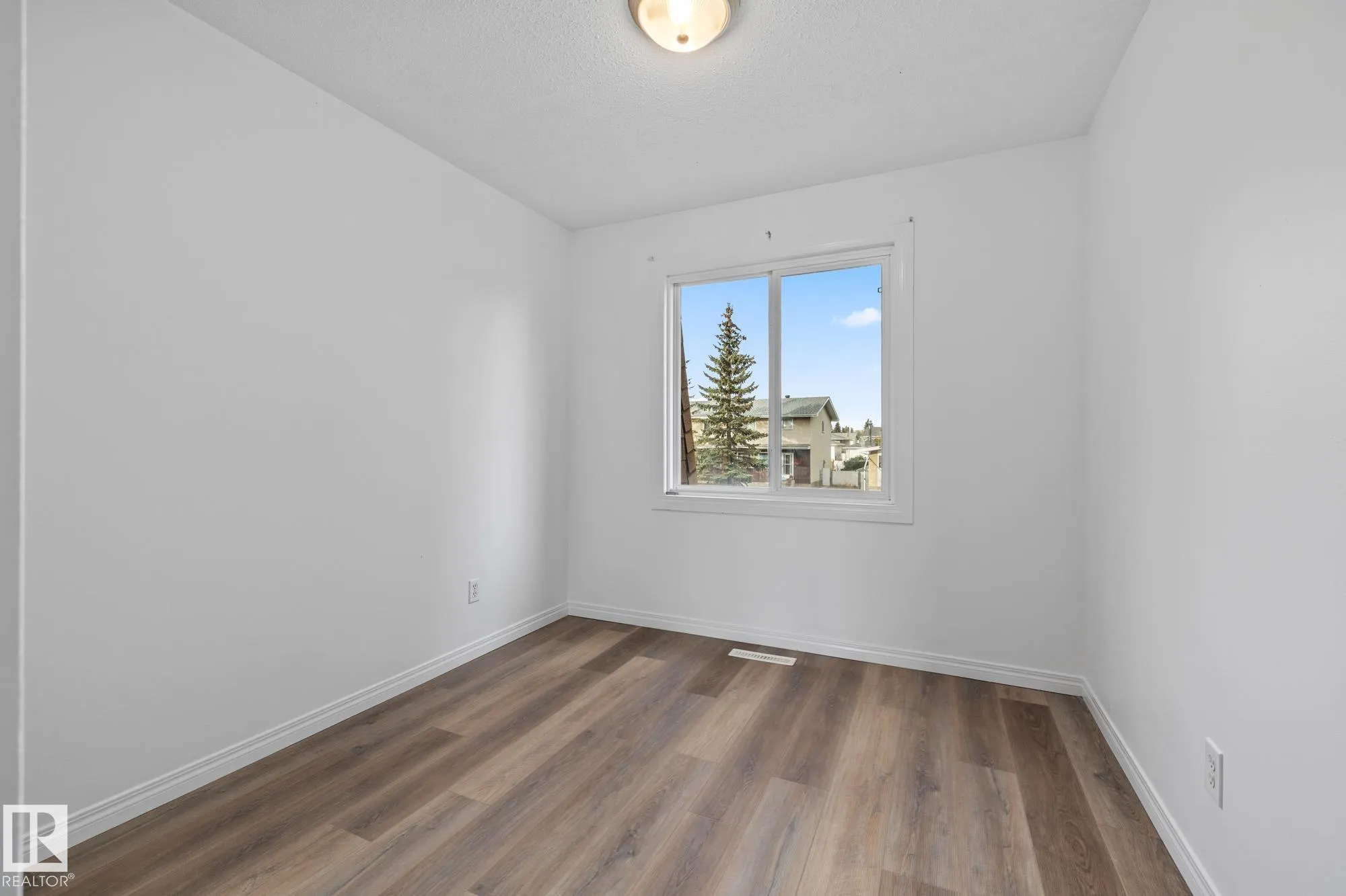 137 LONDONDERRY SQUARE