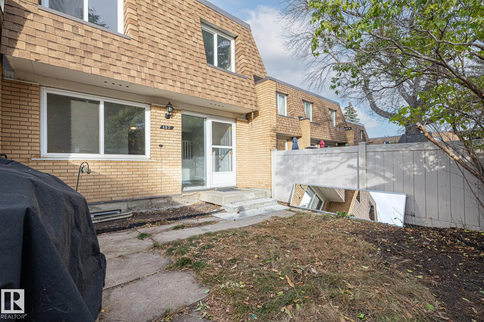 137 LONDONDERRY SQUARE