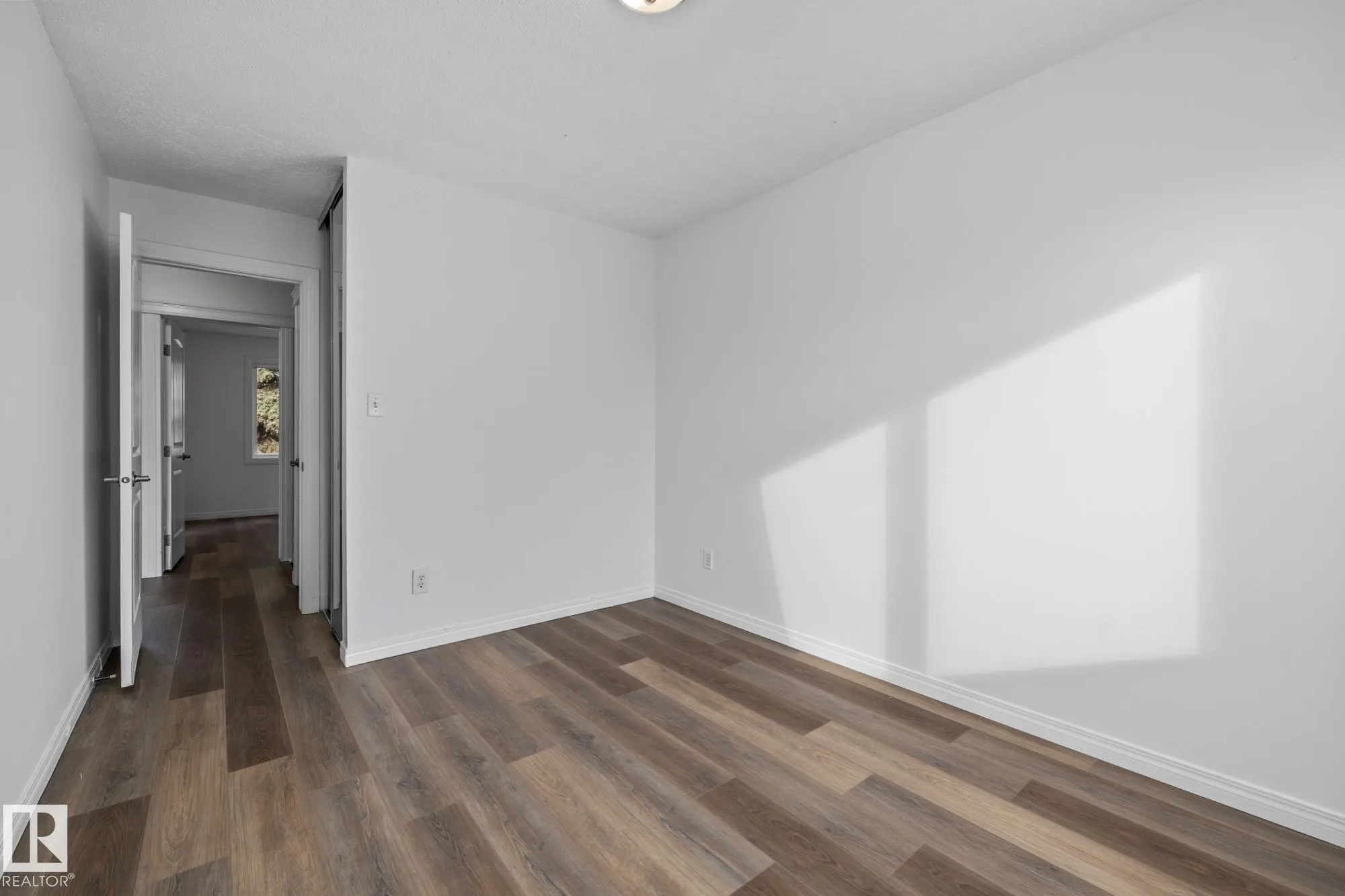 137 LONDONDERRY SQUARE