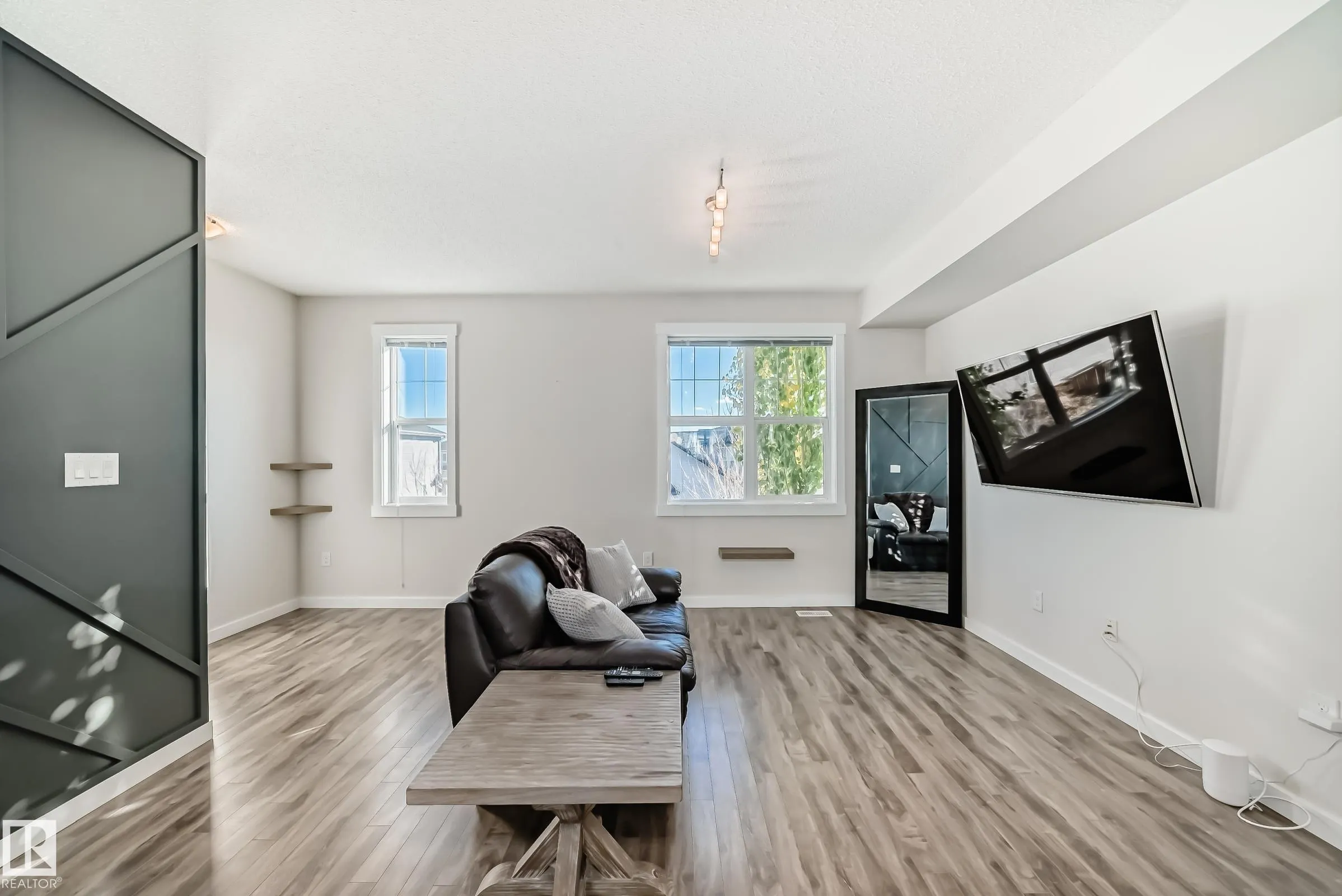 903 Crystallina Nera Way