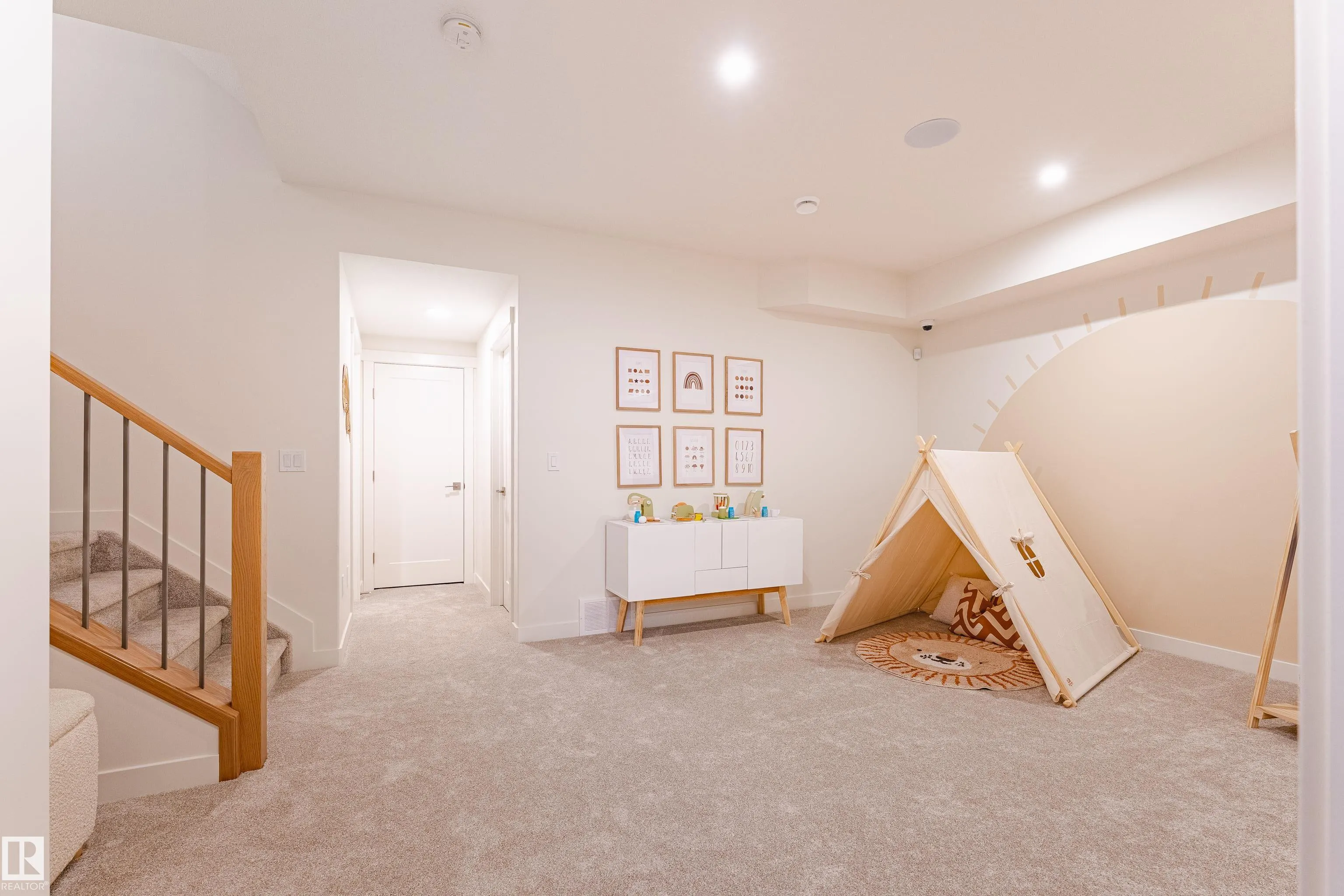 4458 KINSELLA GREEN Green