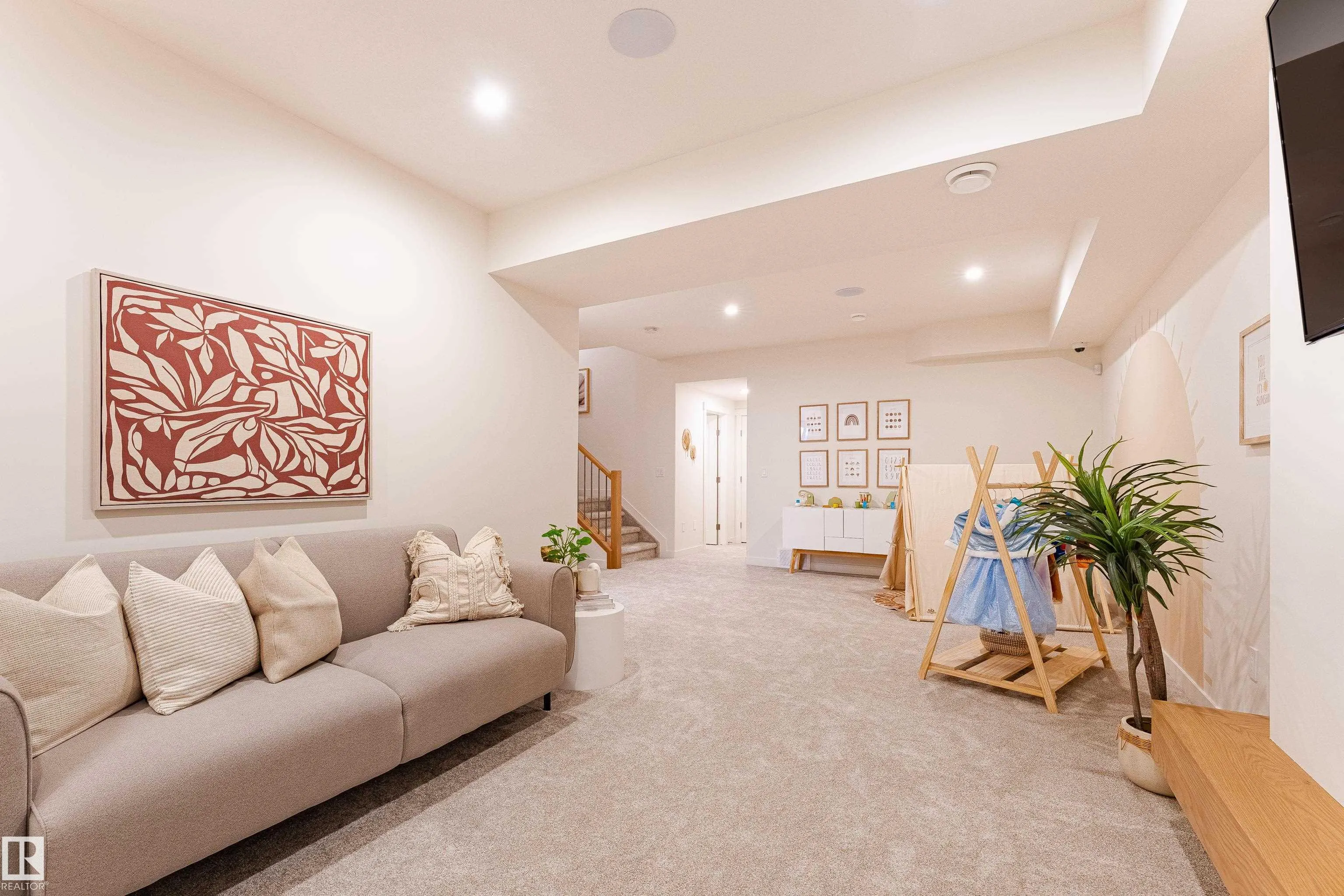 4458 KINSELLA GREEN Green