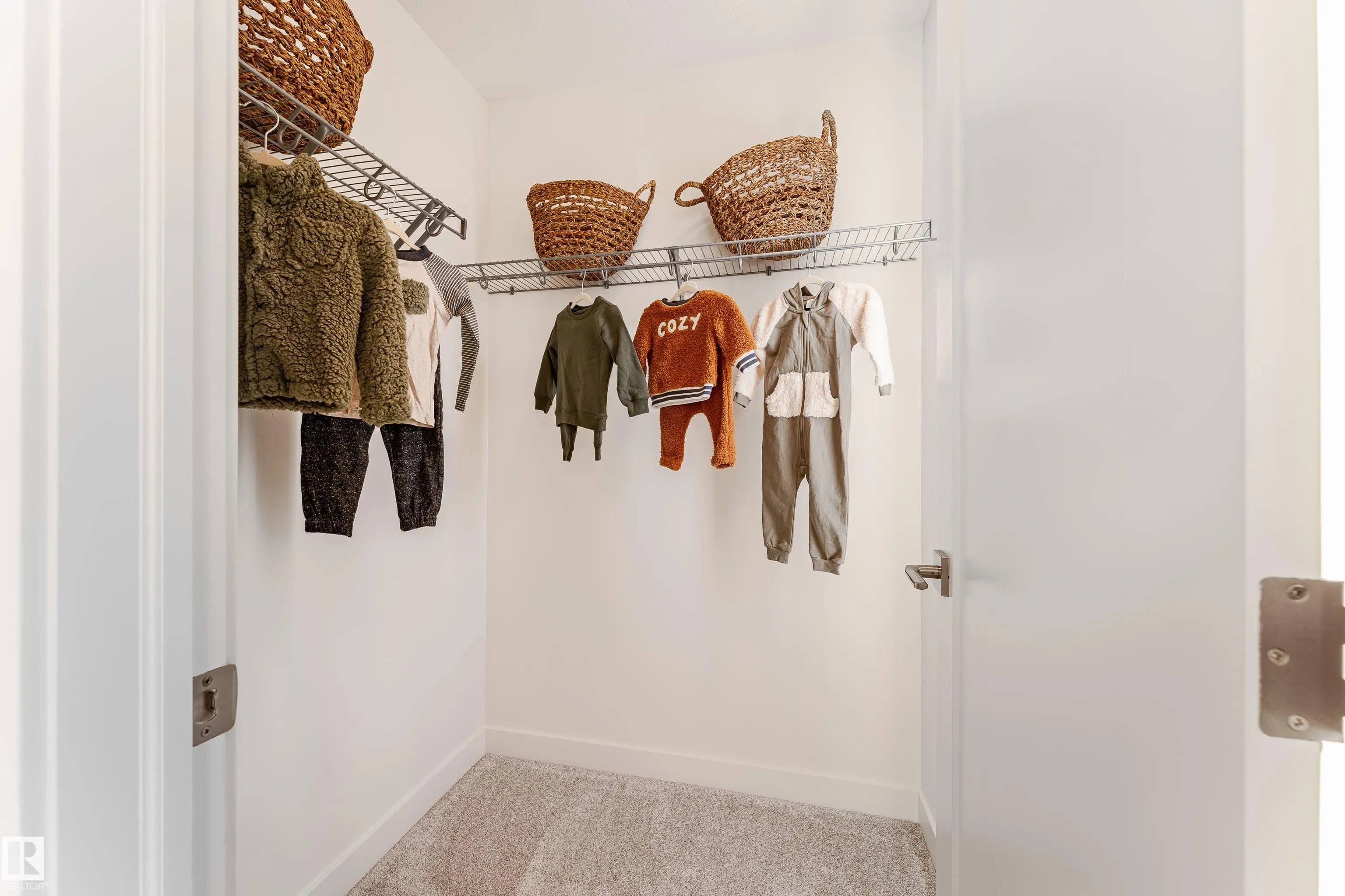 4458 KINSELLA GREEN Green