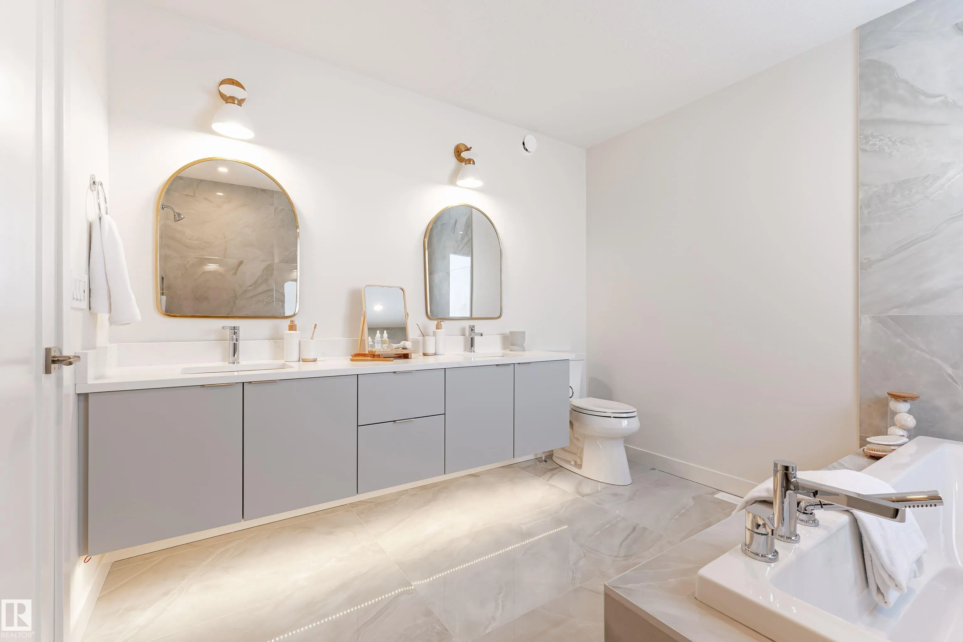 4458 KINSELLA GREEN Green