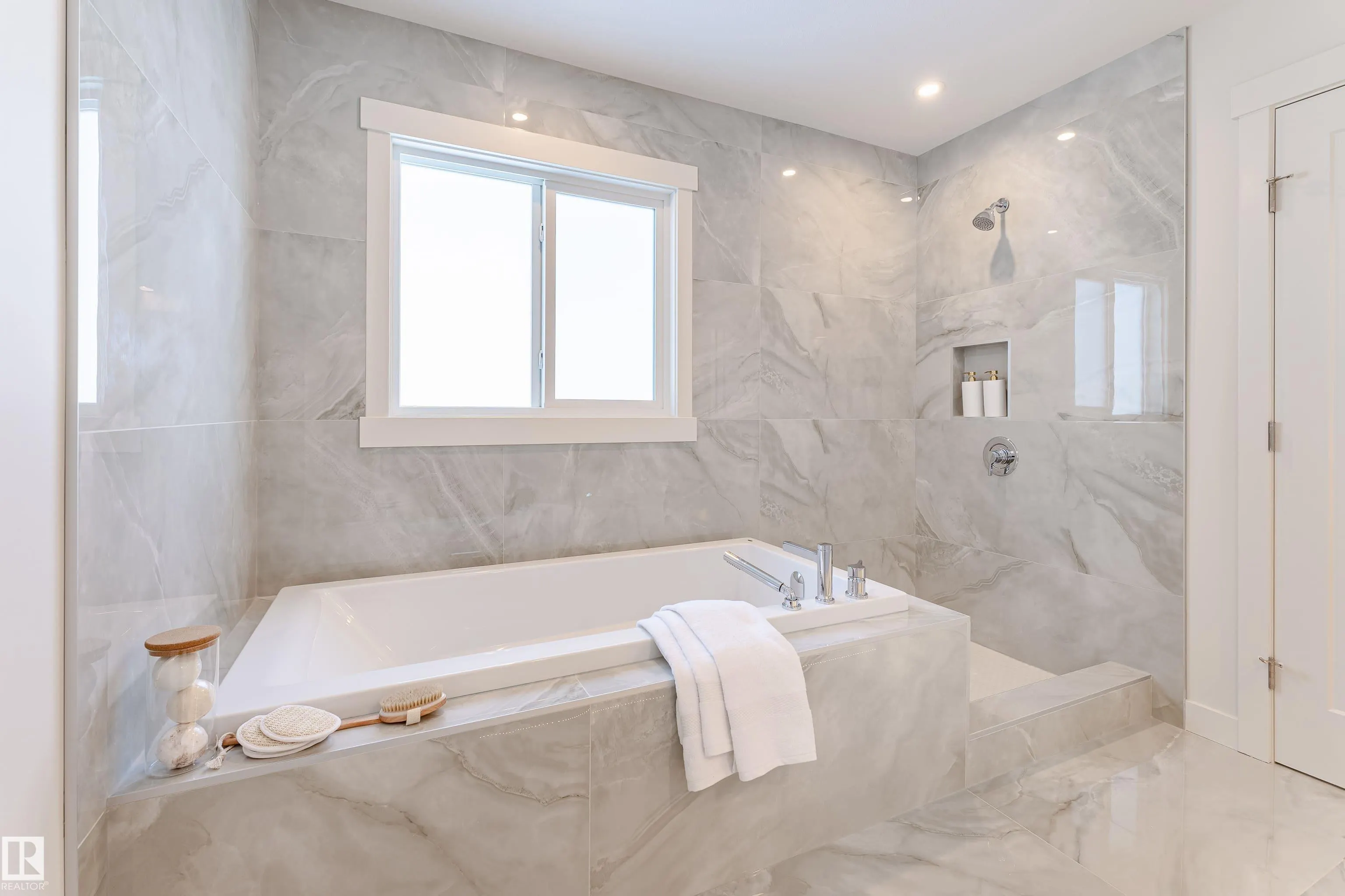 4458 KINSELLA GREEN Green