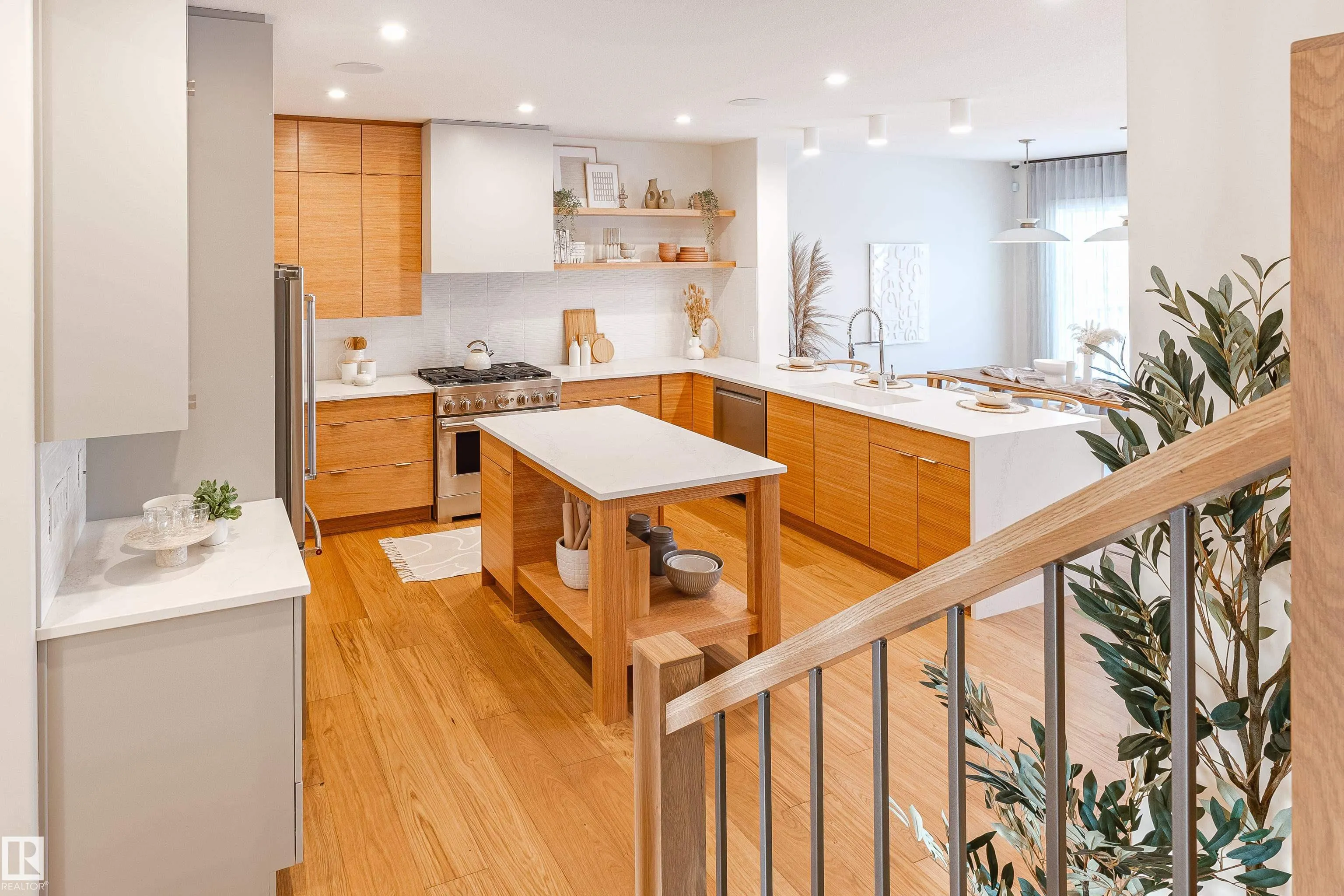 4458 KINSELLA GREEN Green