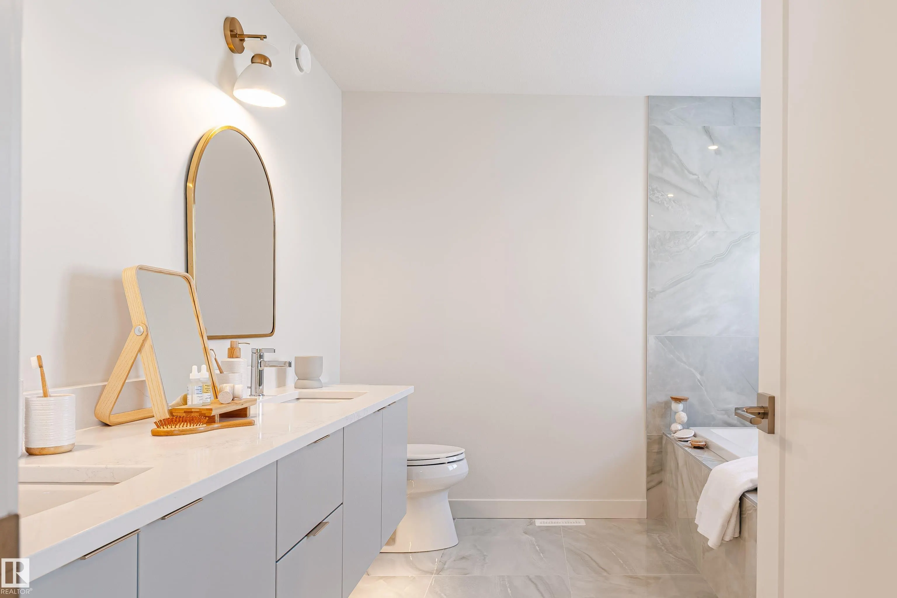 4458 KINSELLA GREEN Green