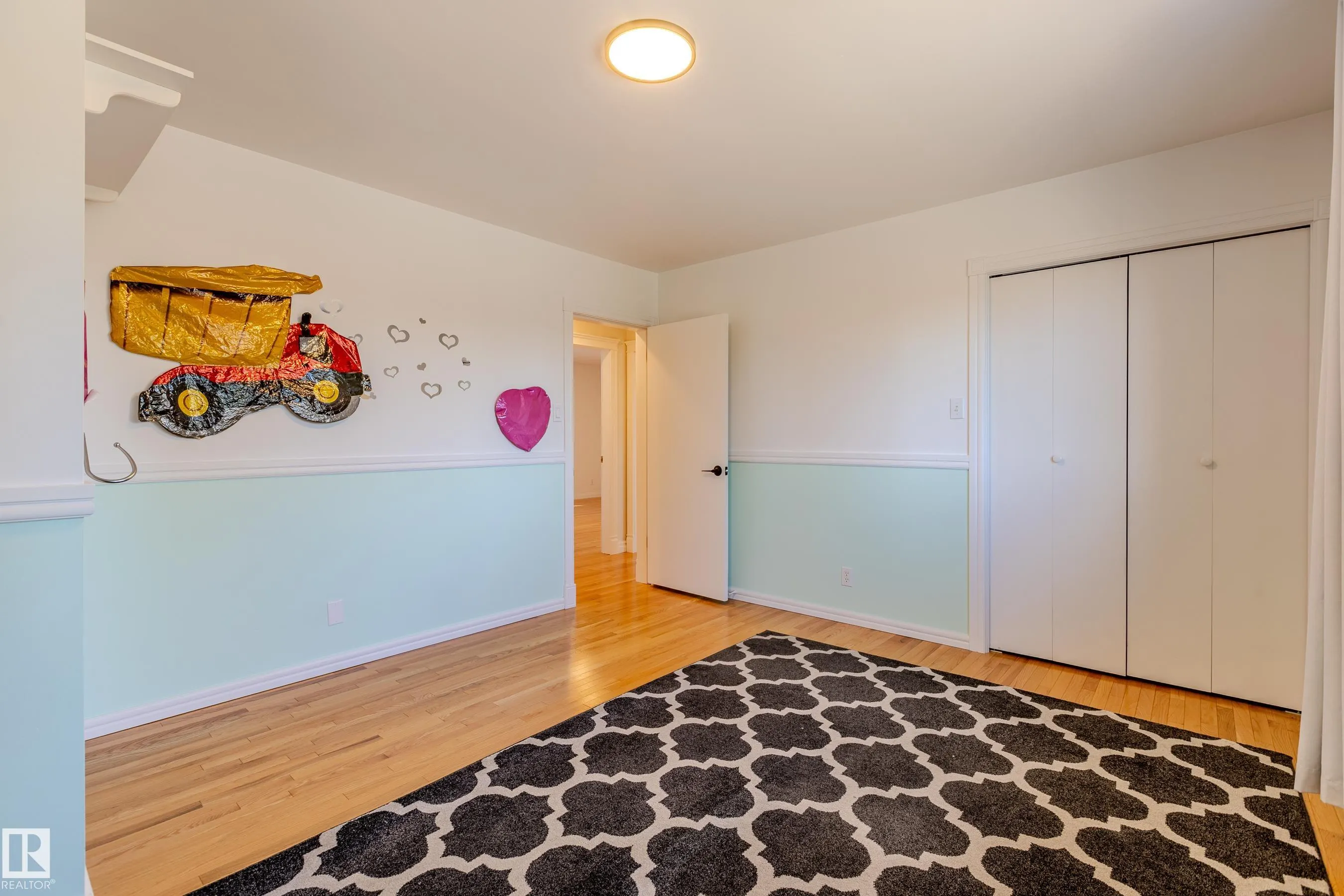 98 VALLEYVIEW Crescent