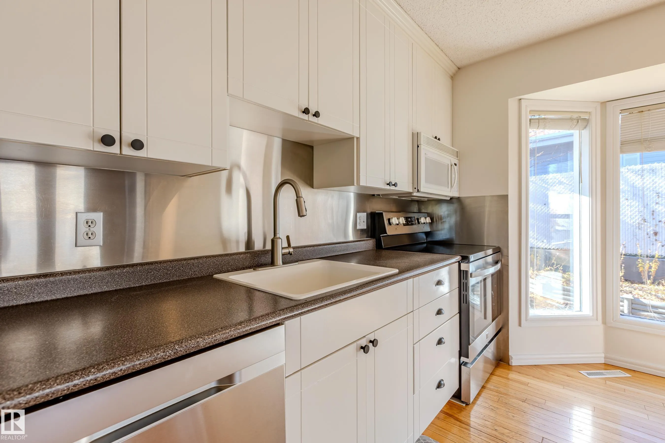 98 VALLEYVIEW Crescent