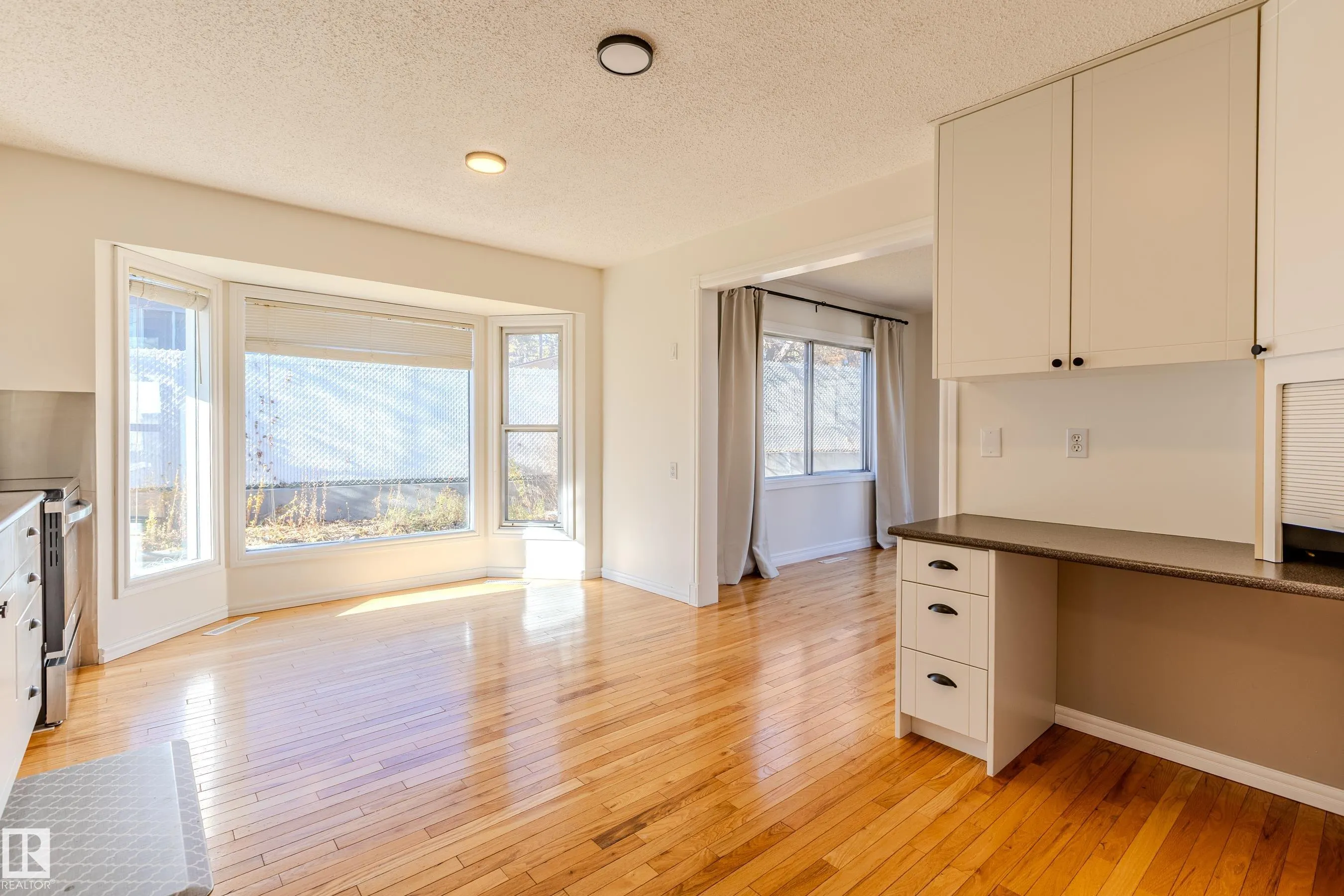 98 VALLEYVIEW Crescent