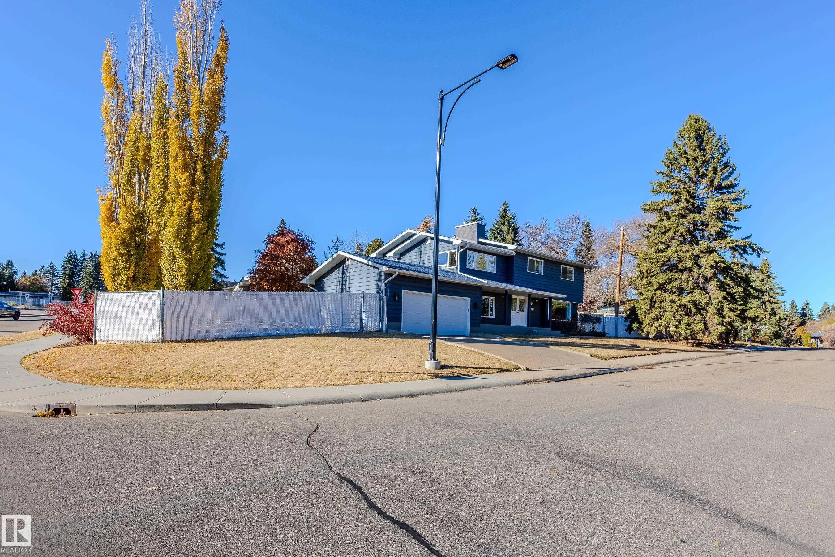 98 VALLEYVIEW Crescent