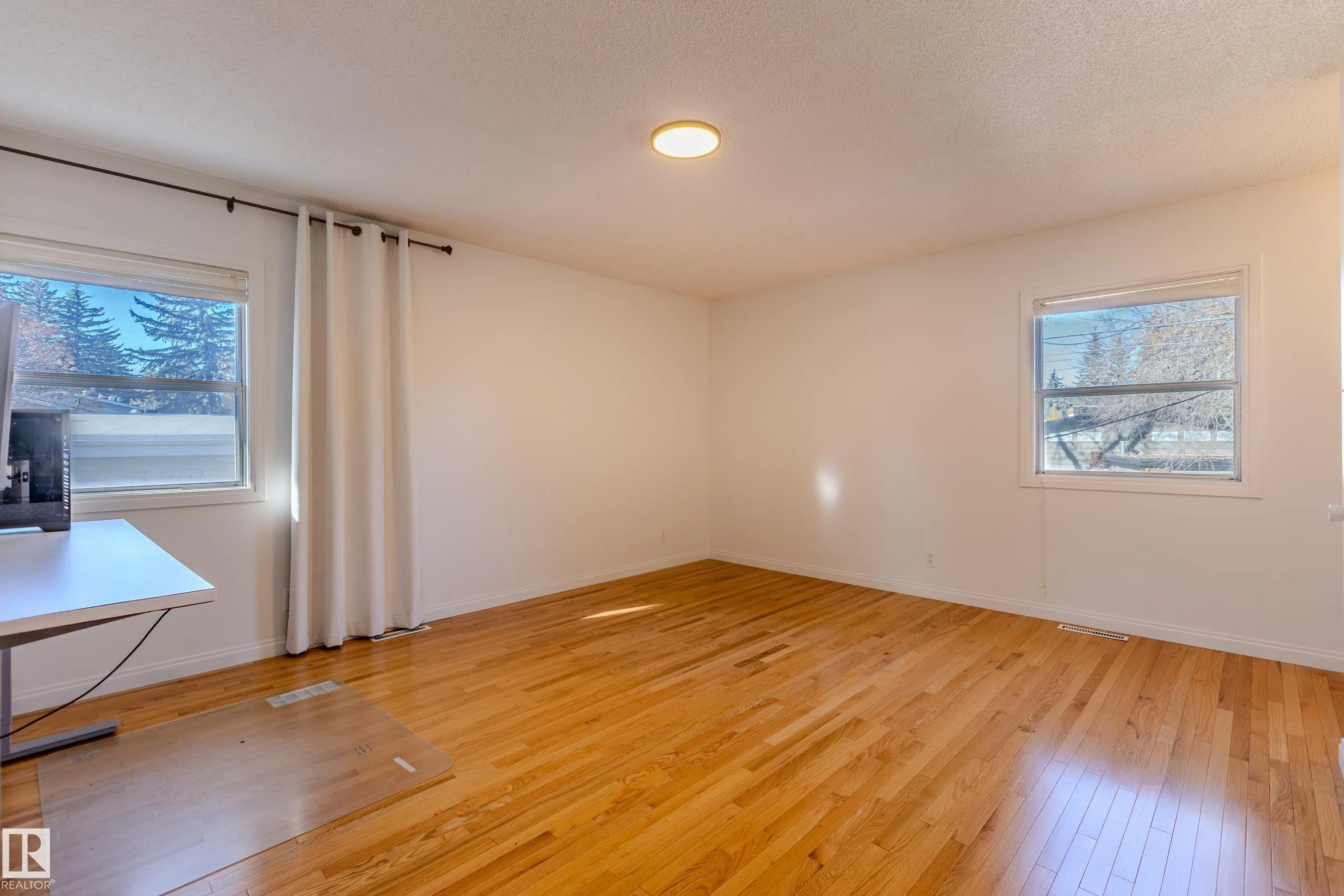 98 VALLEYVIEW Crescent