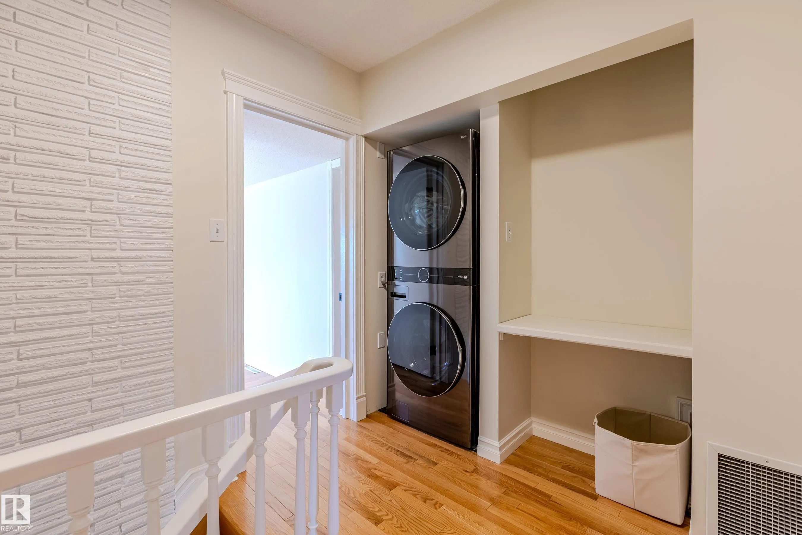 98 VALLEYVIEW Crescent