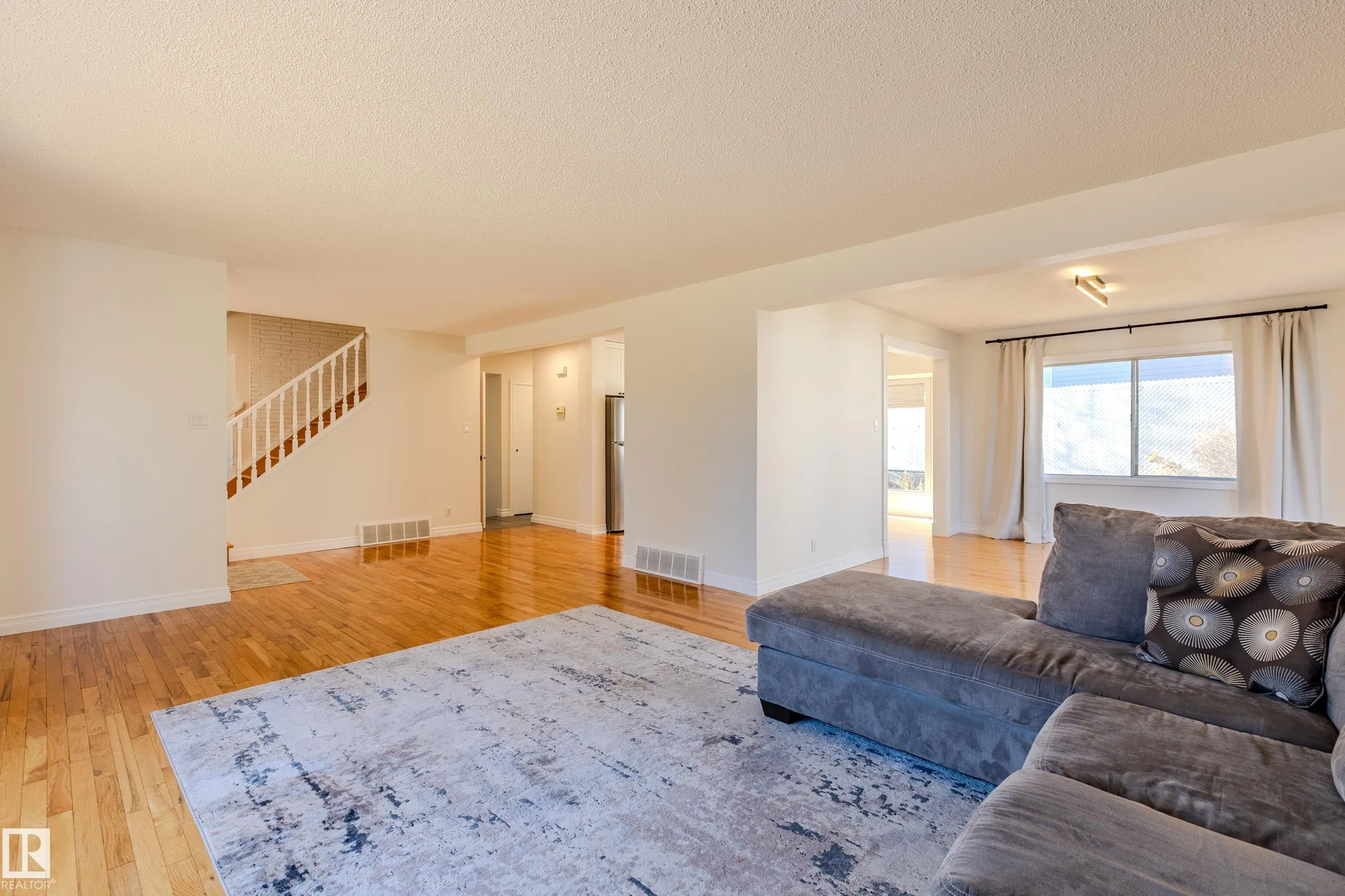 98 VALLEYVIEW Crescent