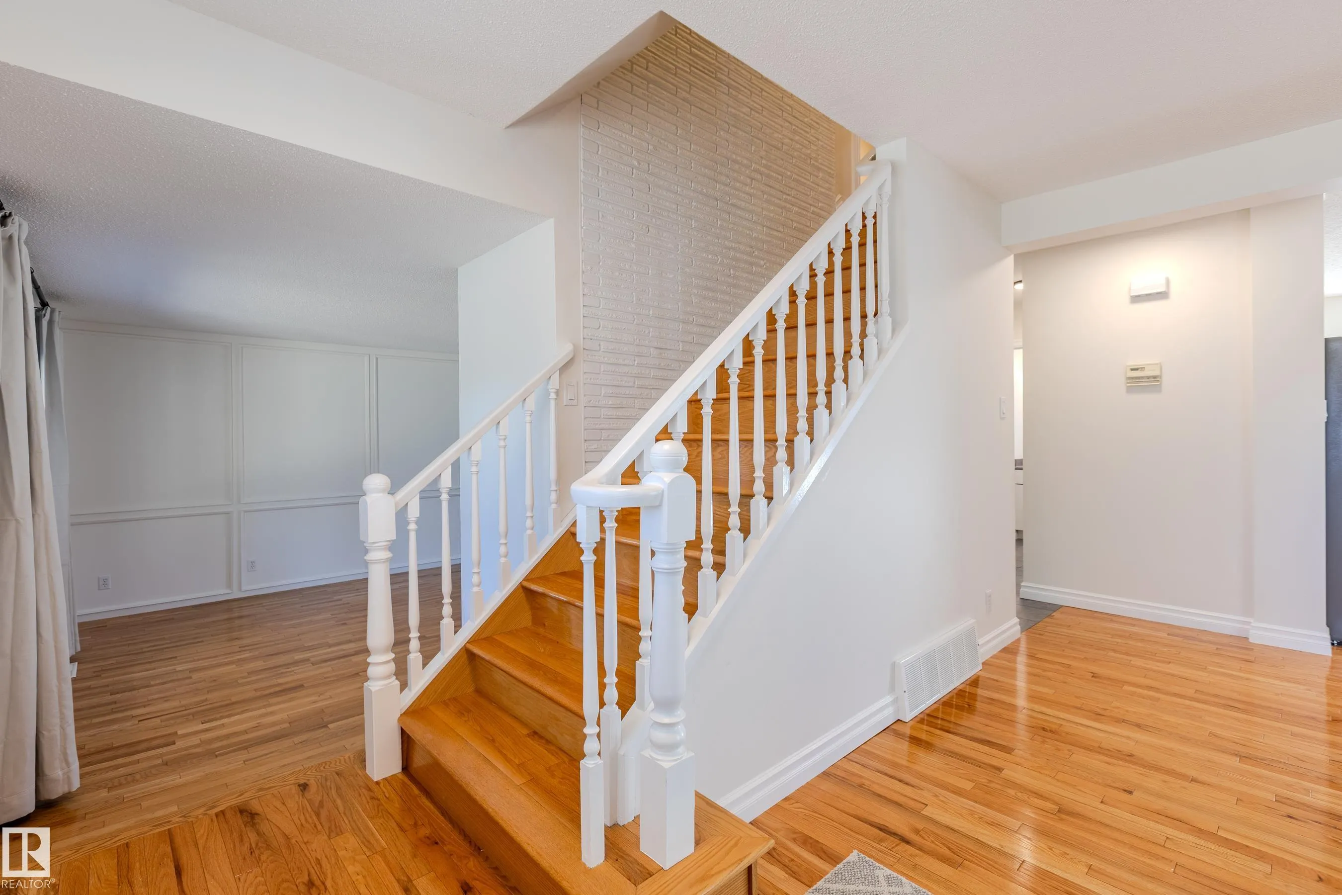 98 VALLEYVIEW Crescent