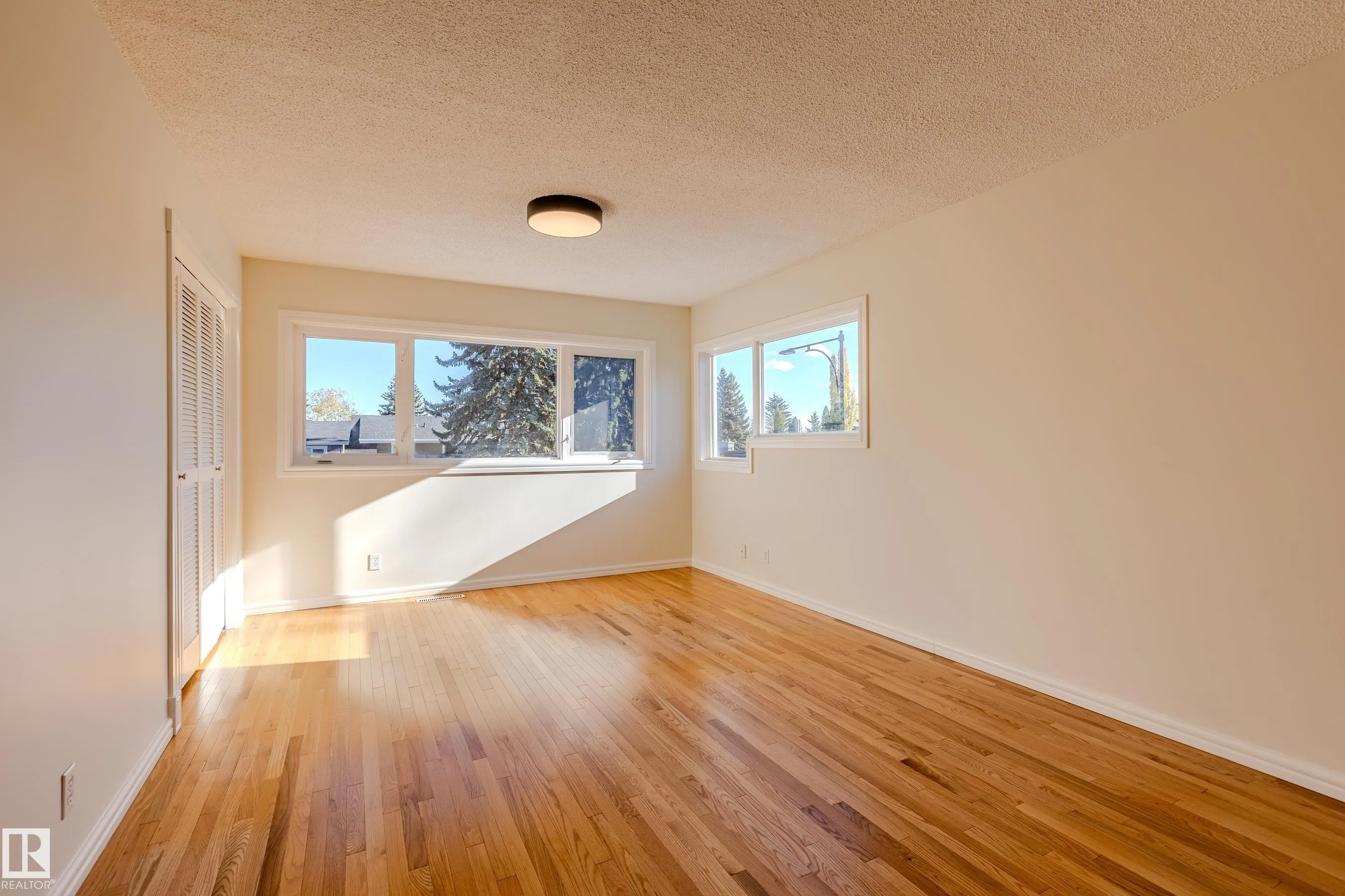 98 VALLEYVIEW Crescent