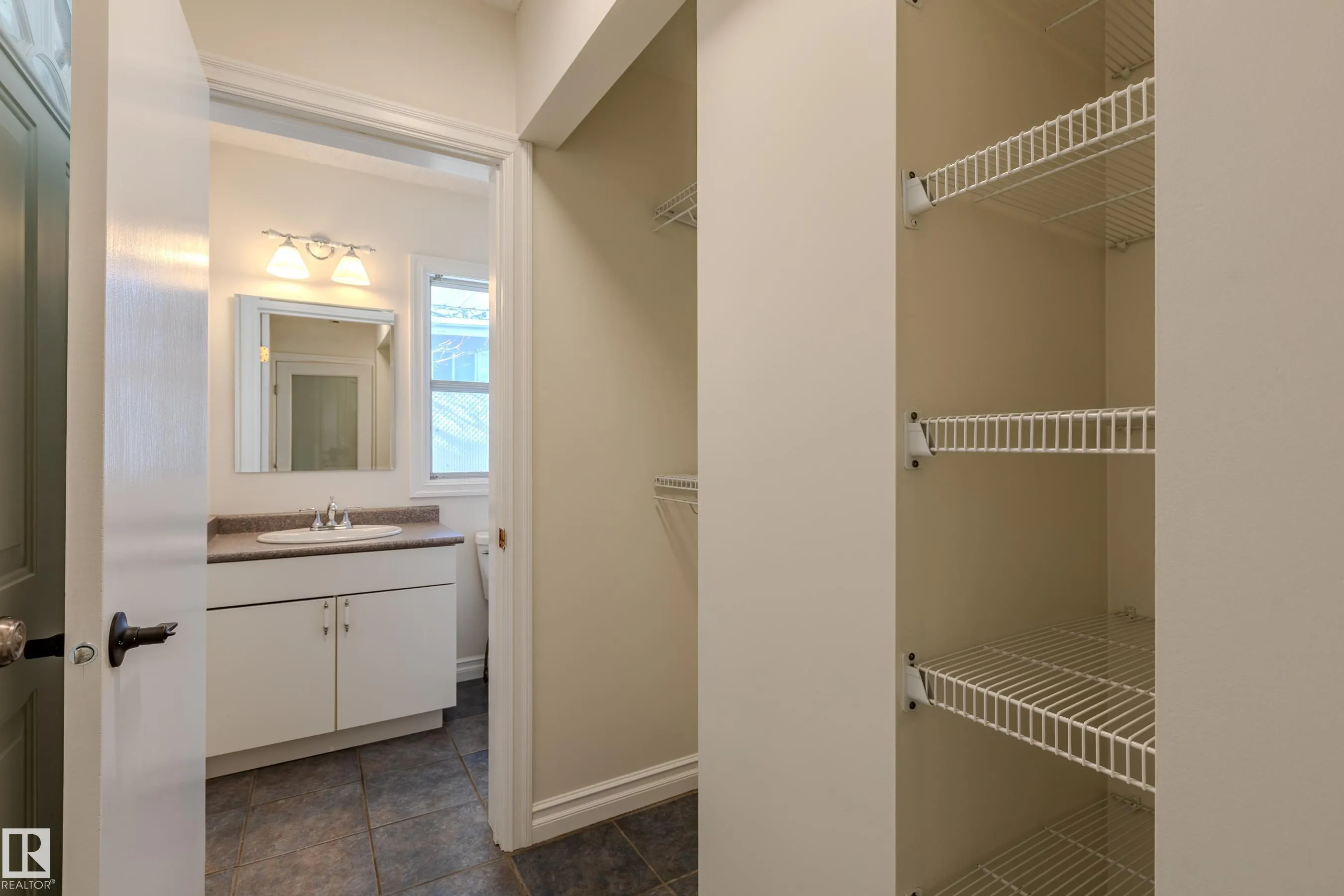 98 VALLEYVIEW Crescent