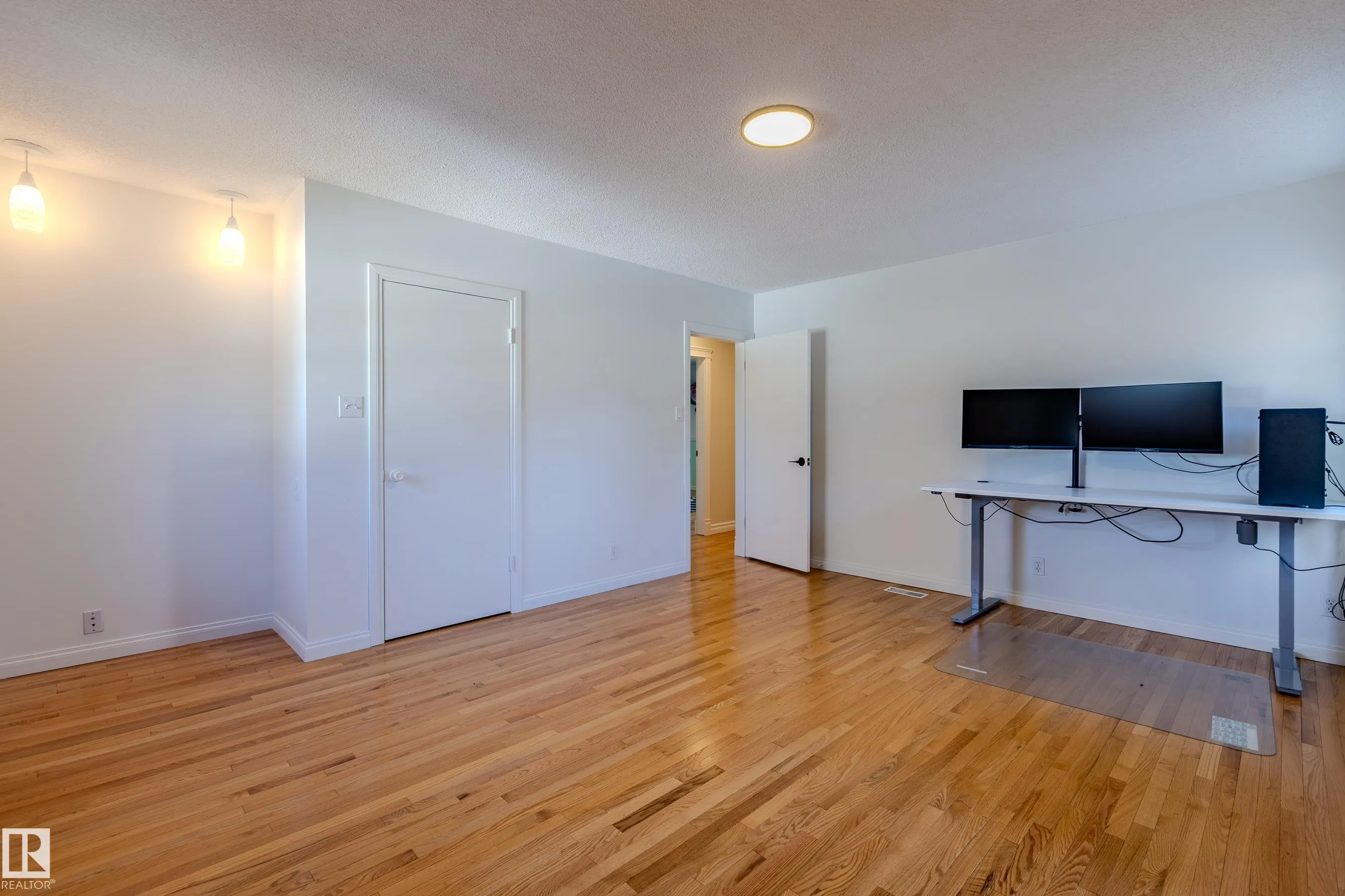 98 VALLEYVIEW Crescent